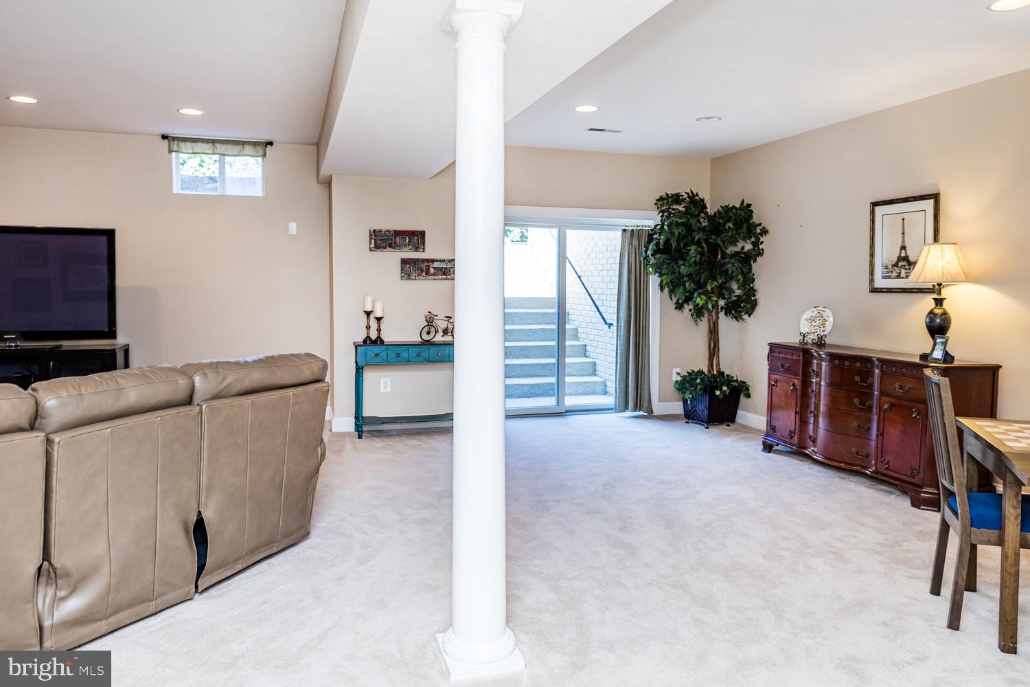CARLEE MANOR - Residential