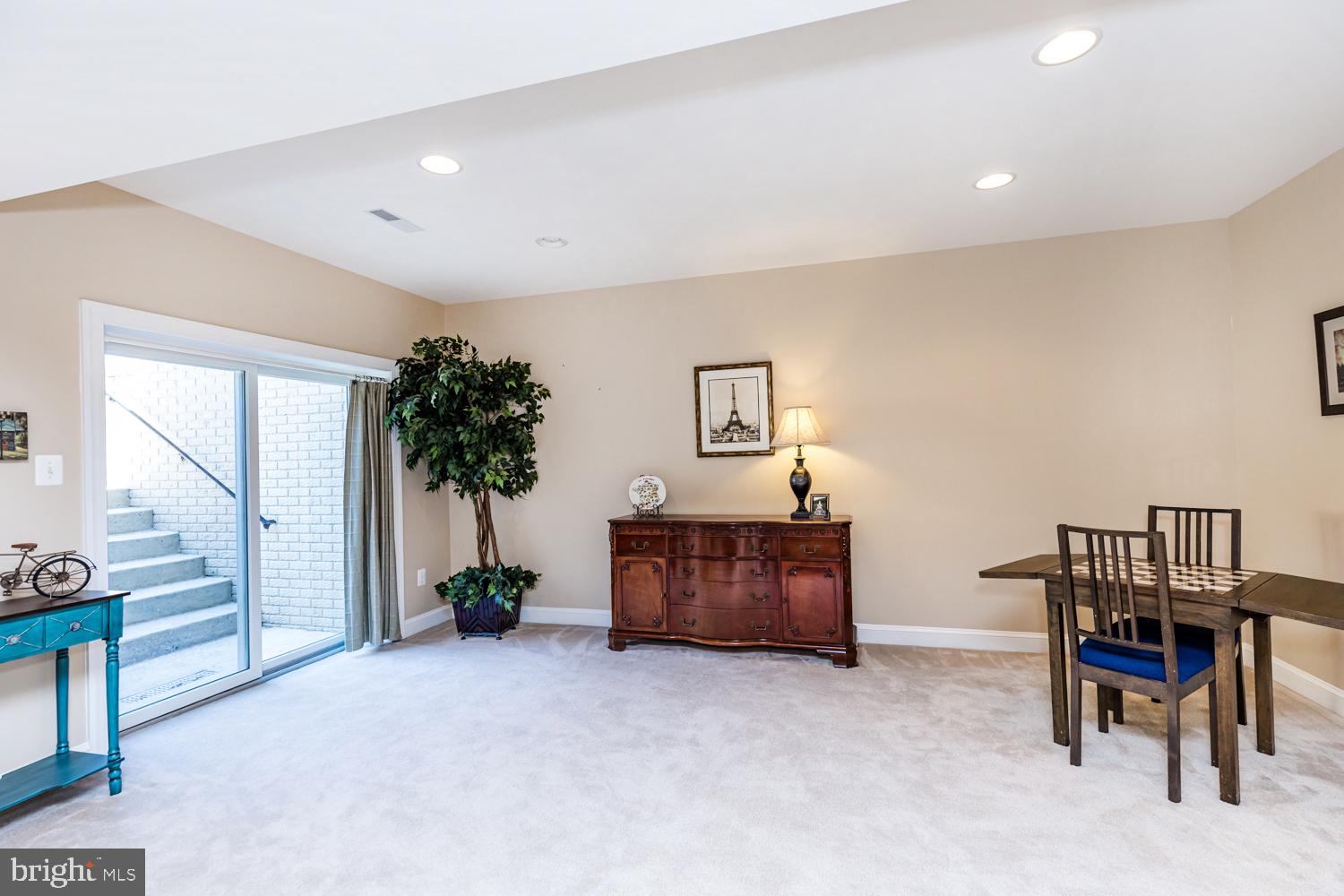 CARLEE MANOR - Residential