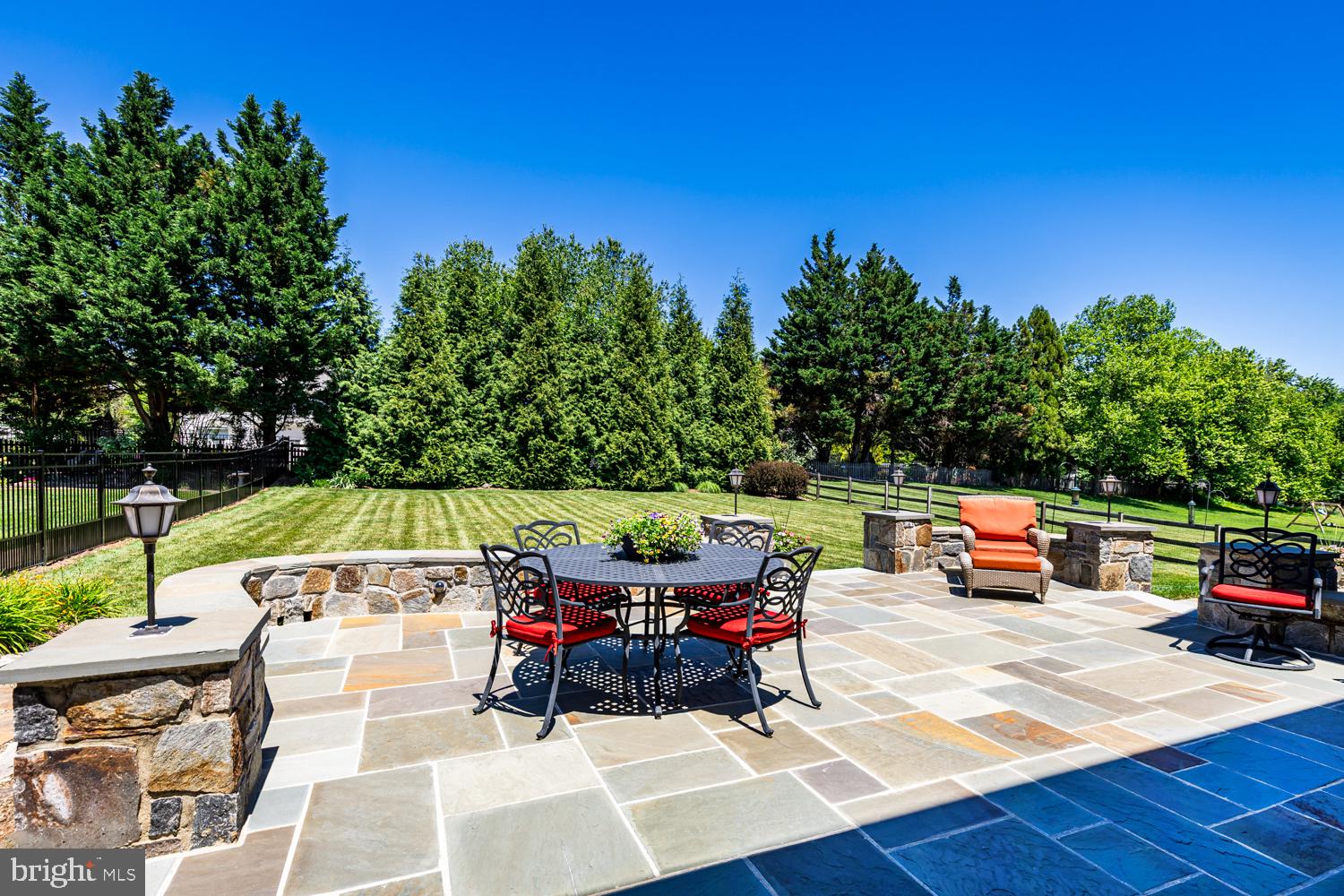 CARLEE MANOR - Residential