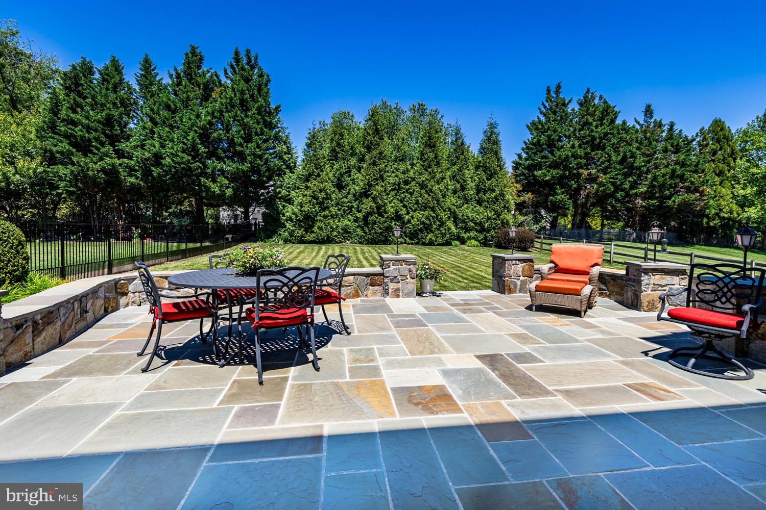 CARLEE MANOR - Residential