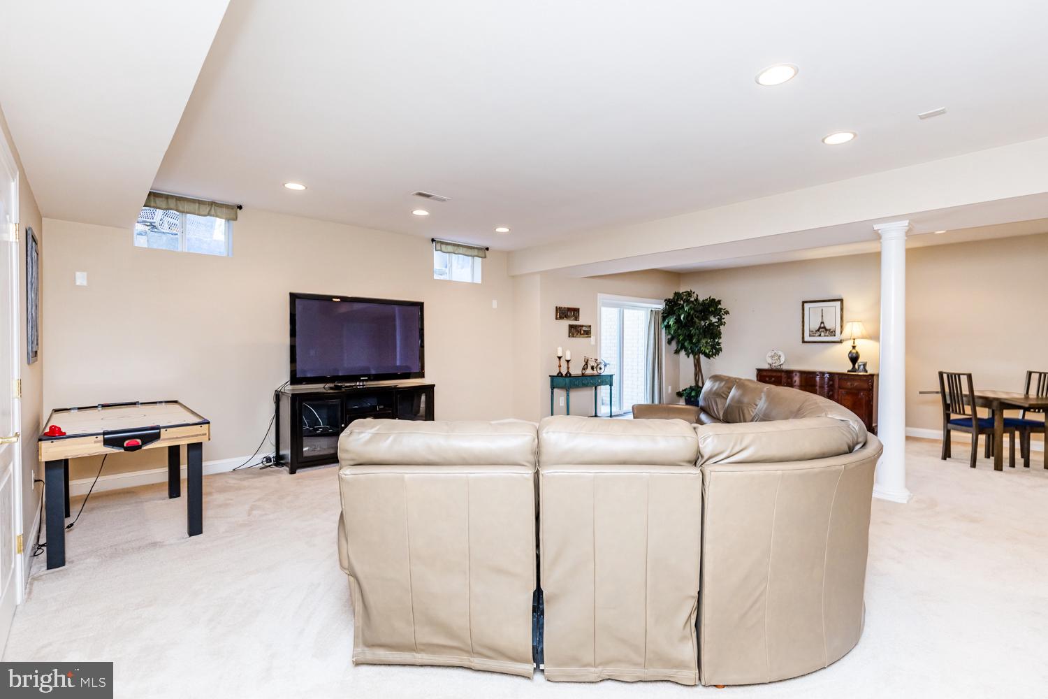 CARLEE MANOR - Residential