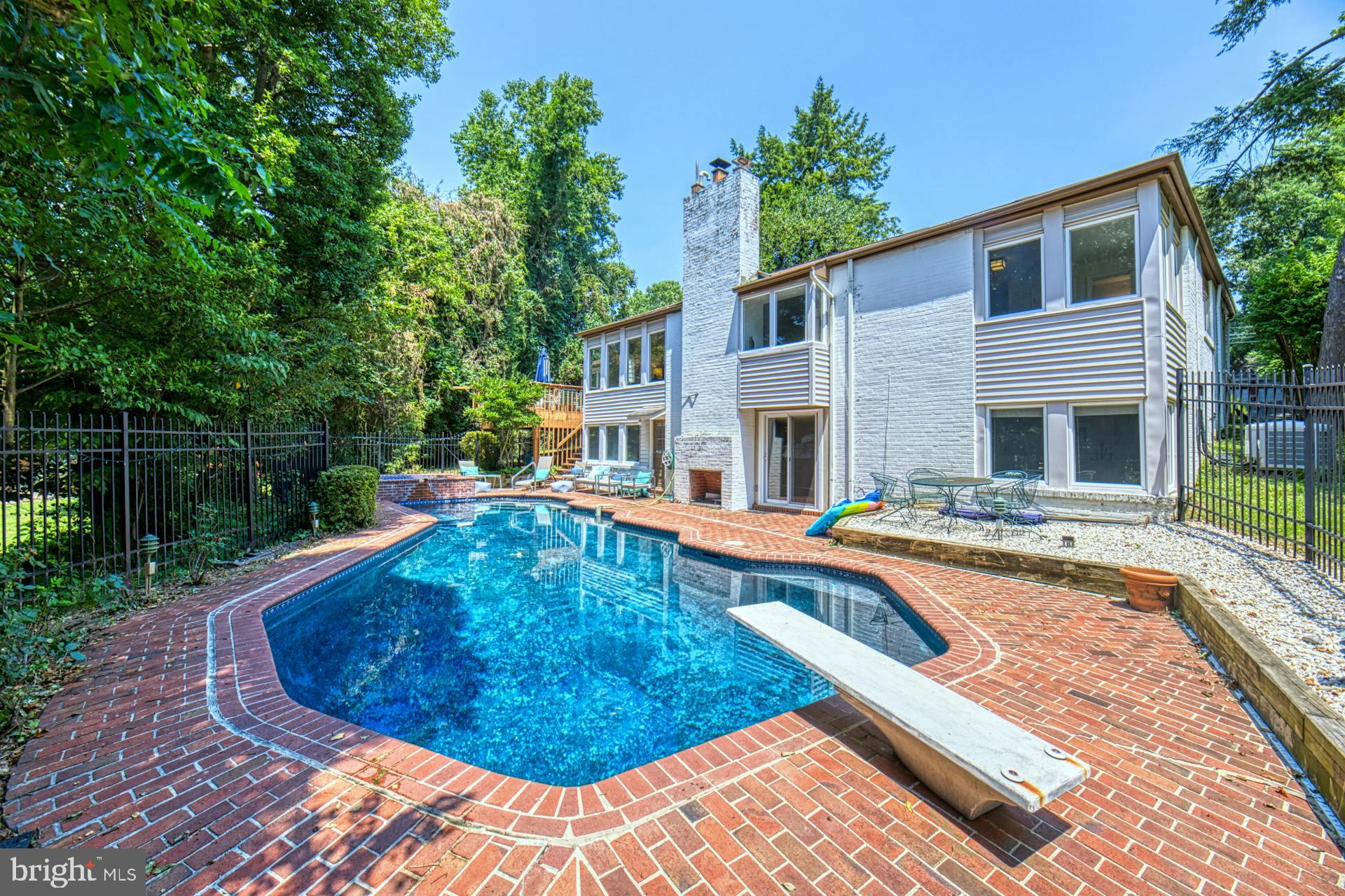SHIRLEY WOODS - Residential