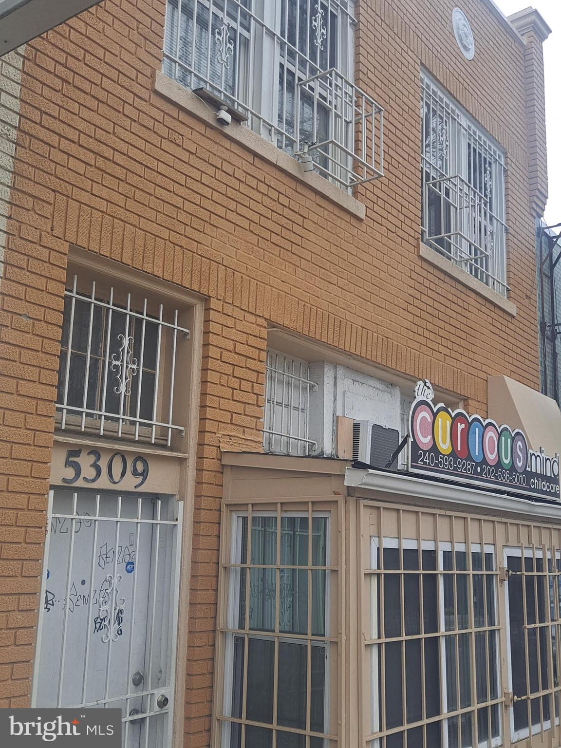 PETWORTH - Commercial Sale