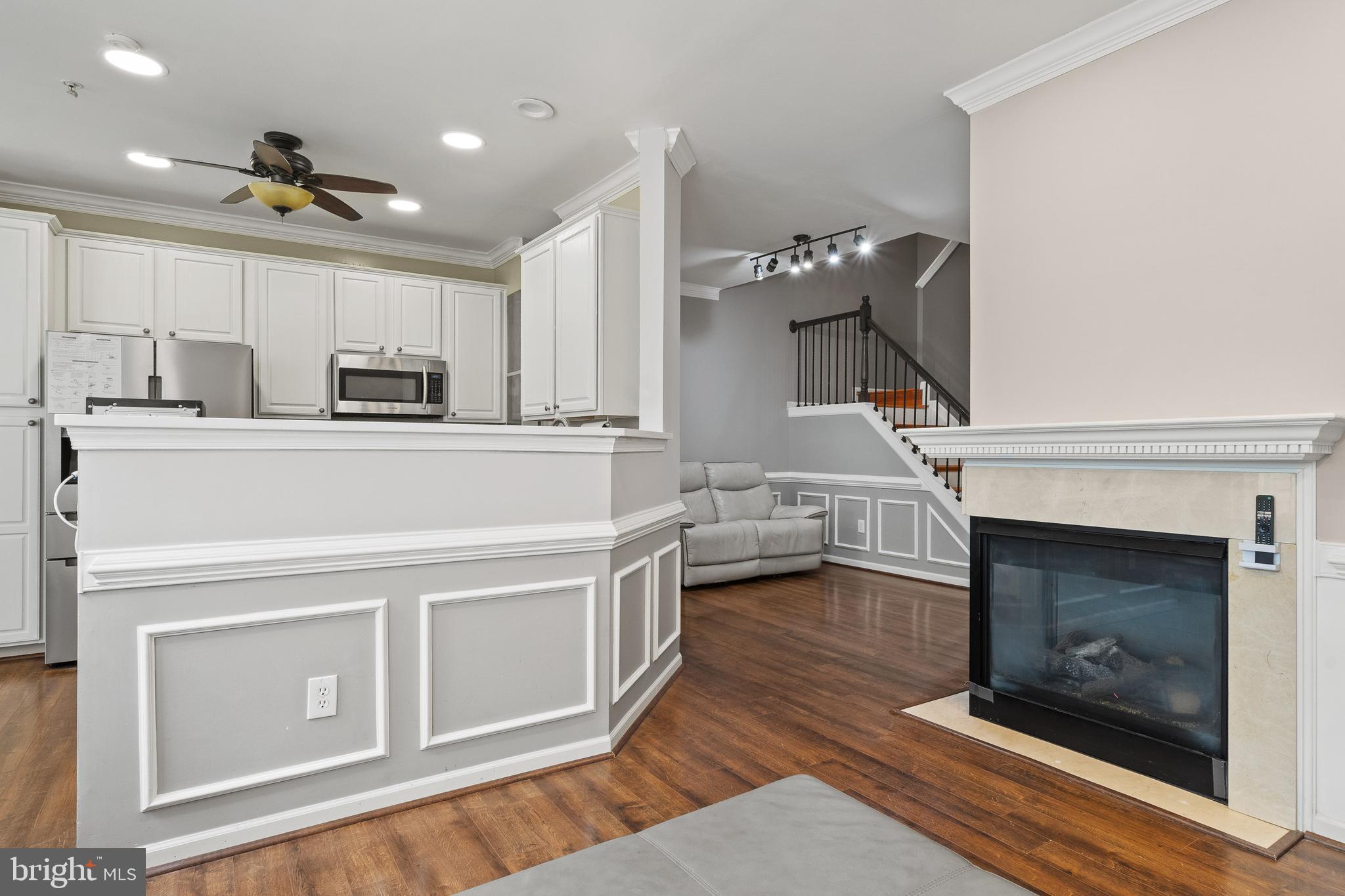 COLLEGE HILLS - Residential
