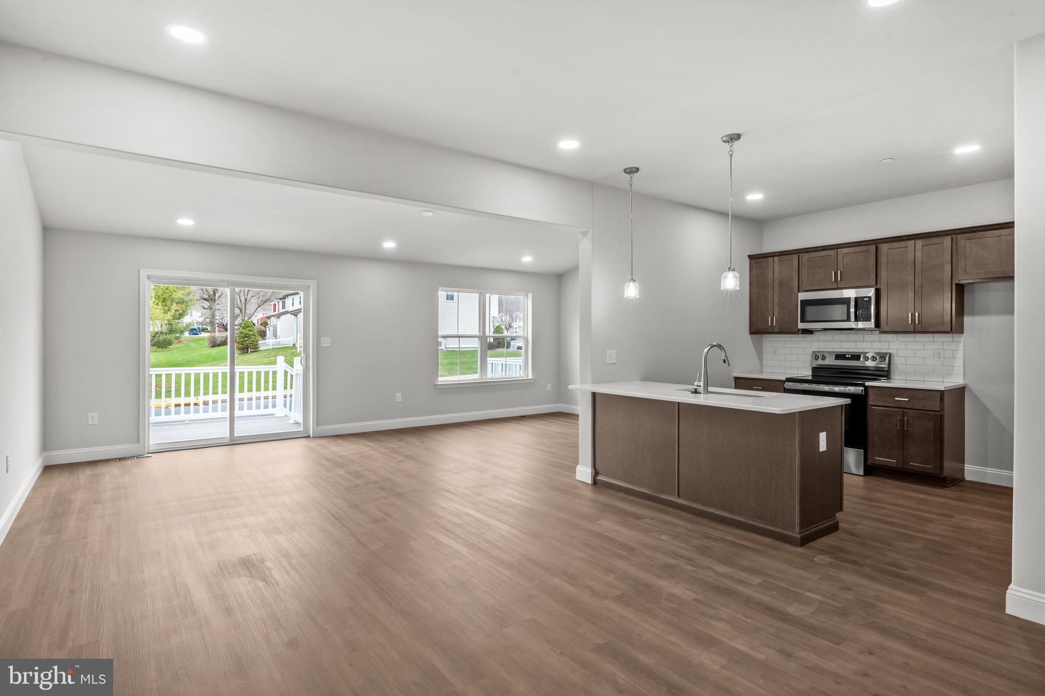 HAWKSTONE VILLAGE - Residential