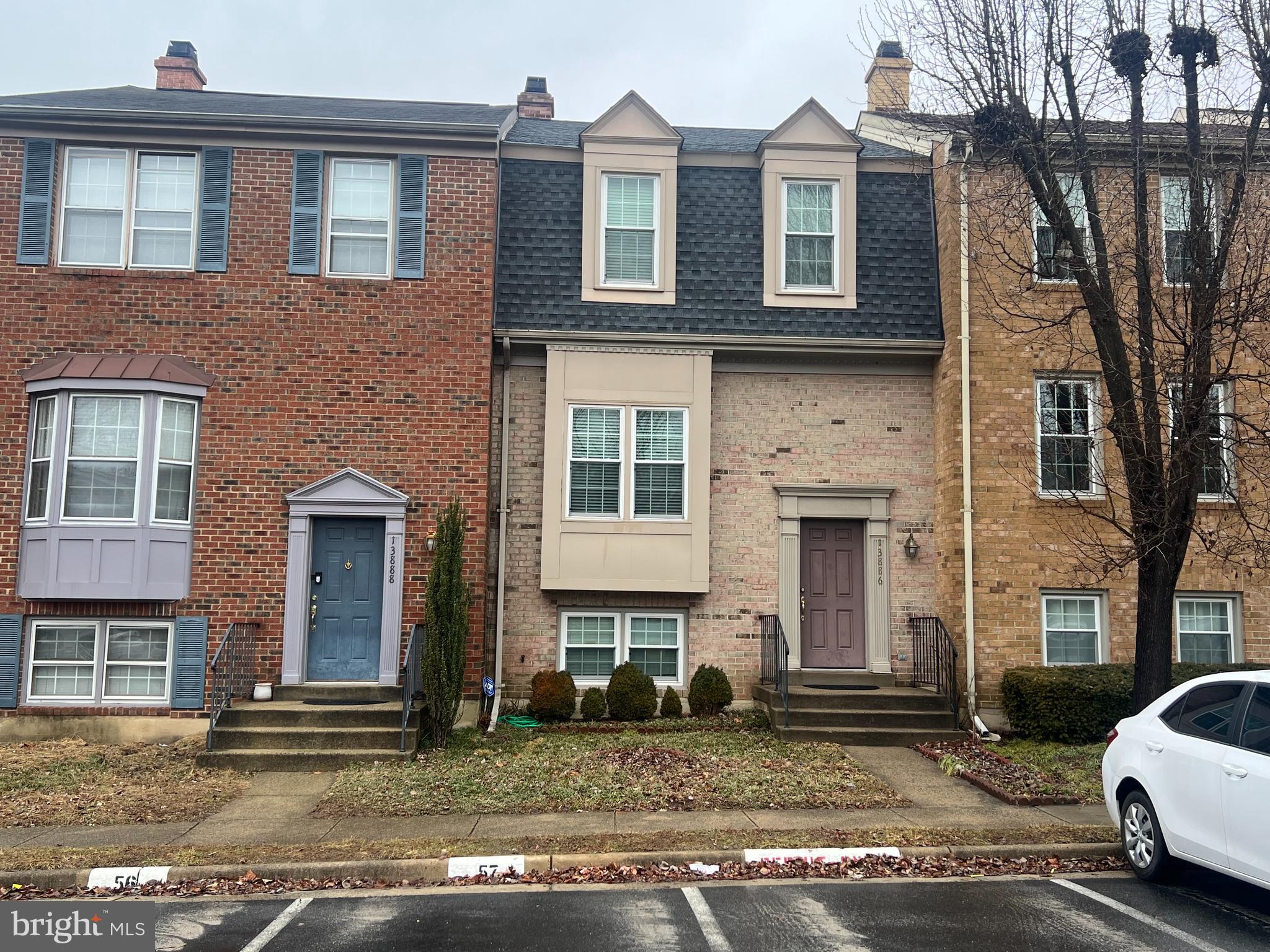 CENTER TERRACE - Residential Lease
