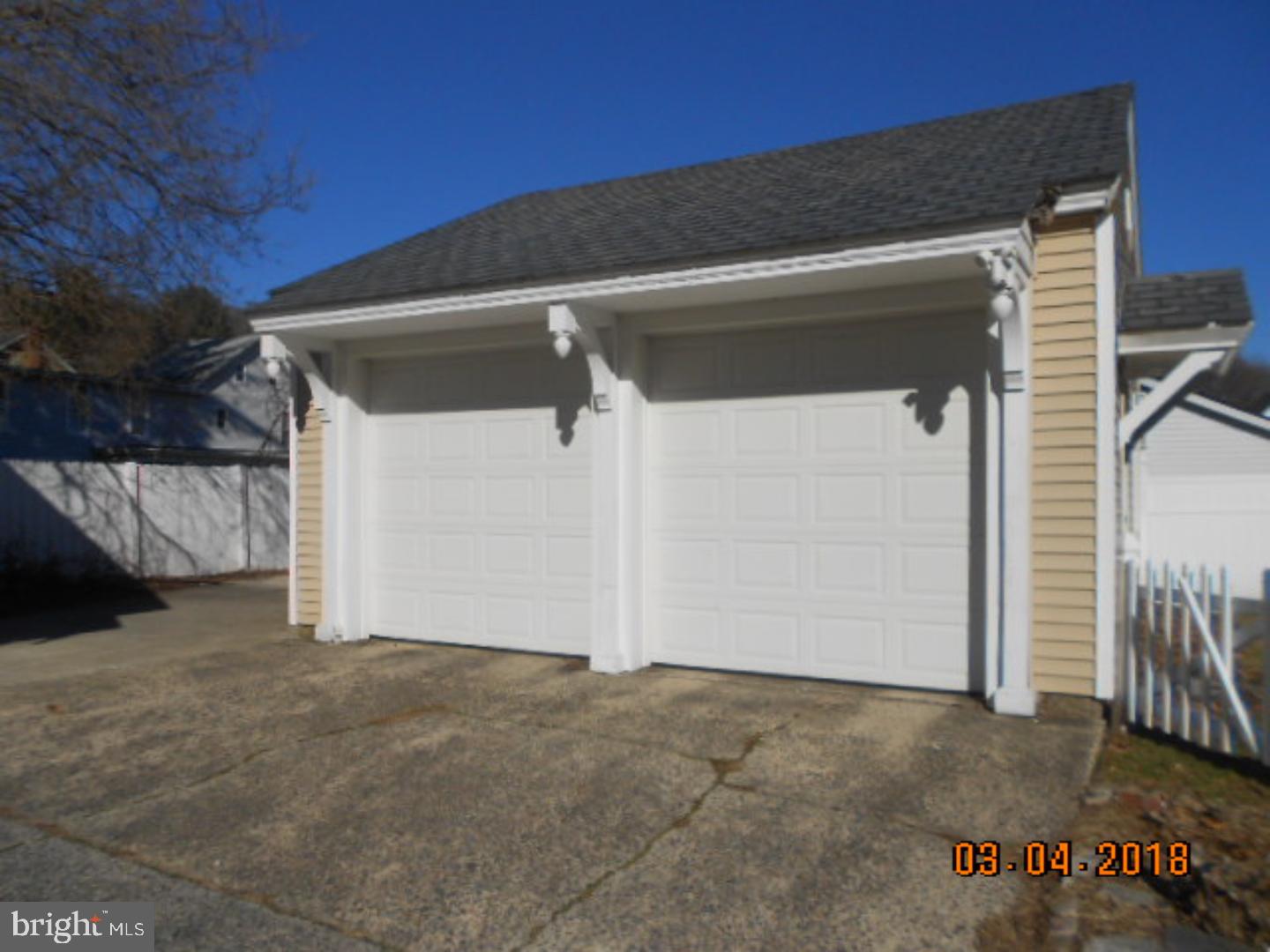 WILLIAMSTOWN - Residential