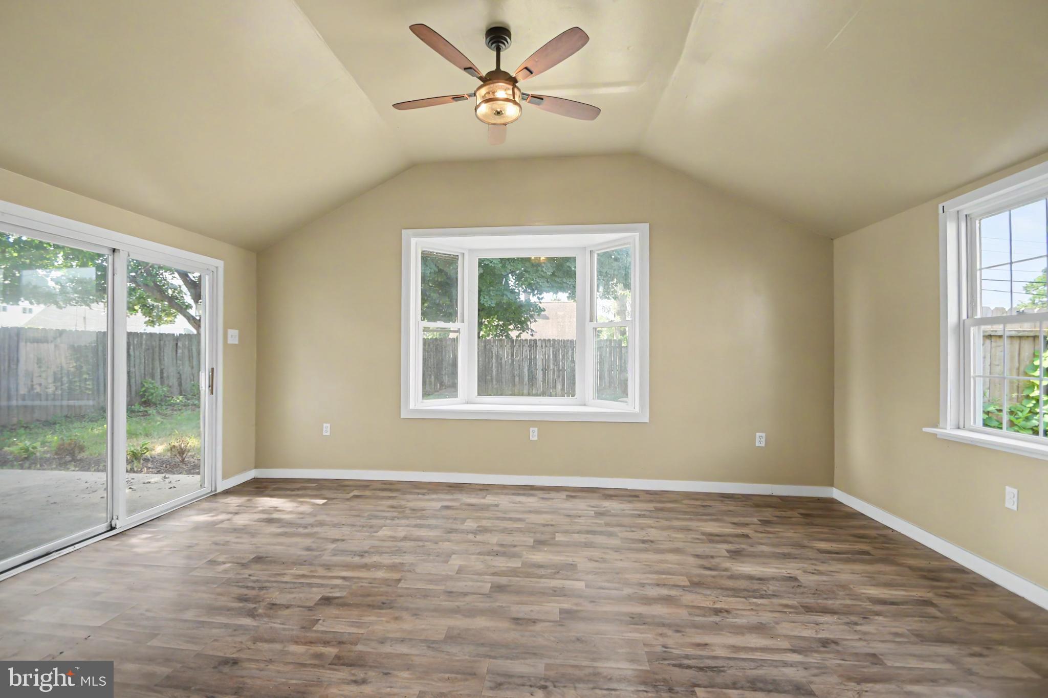 POTTSGROVE MANOR - Residential