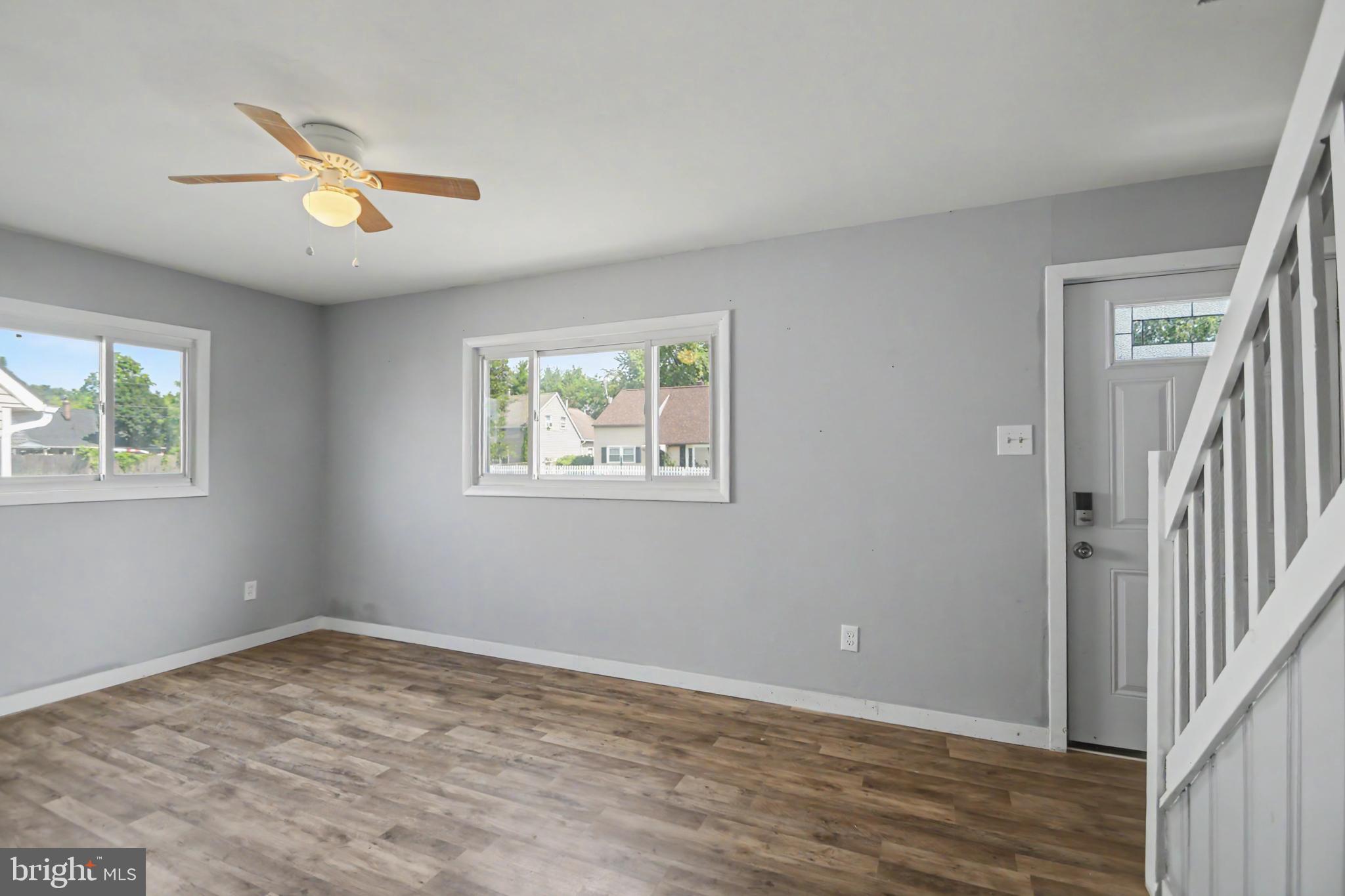 POTTSGROVE MANOR - Residential