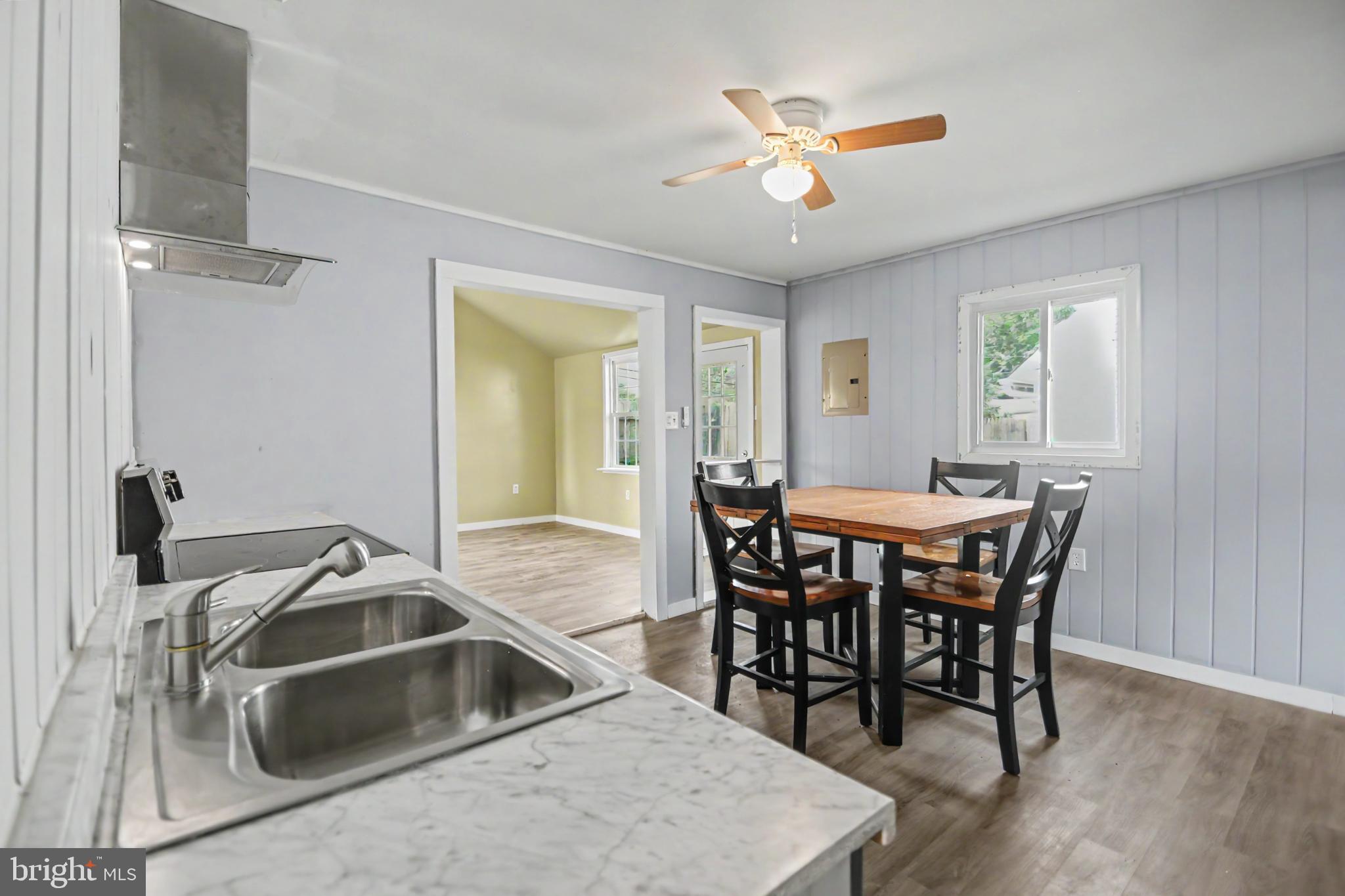 POTTSGROVE MANOR - Residential