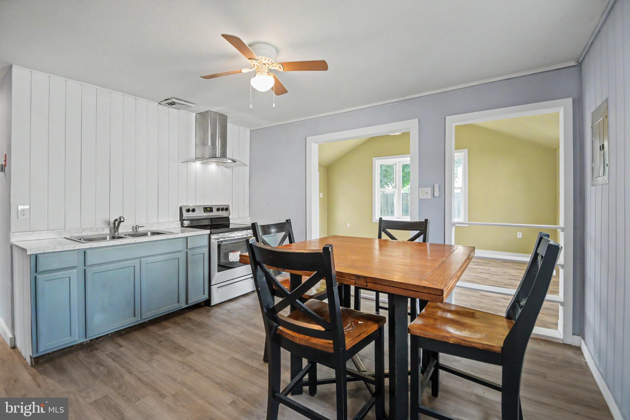POTTSGROVE MANOR - Residential