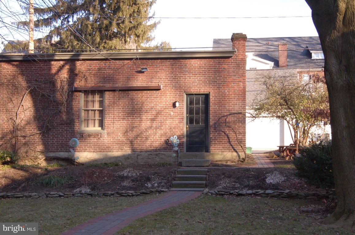 COLLEGE HILL - Residential
