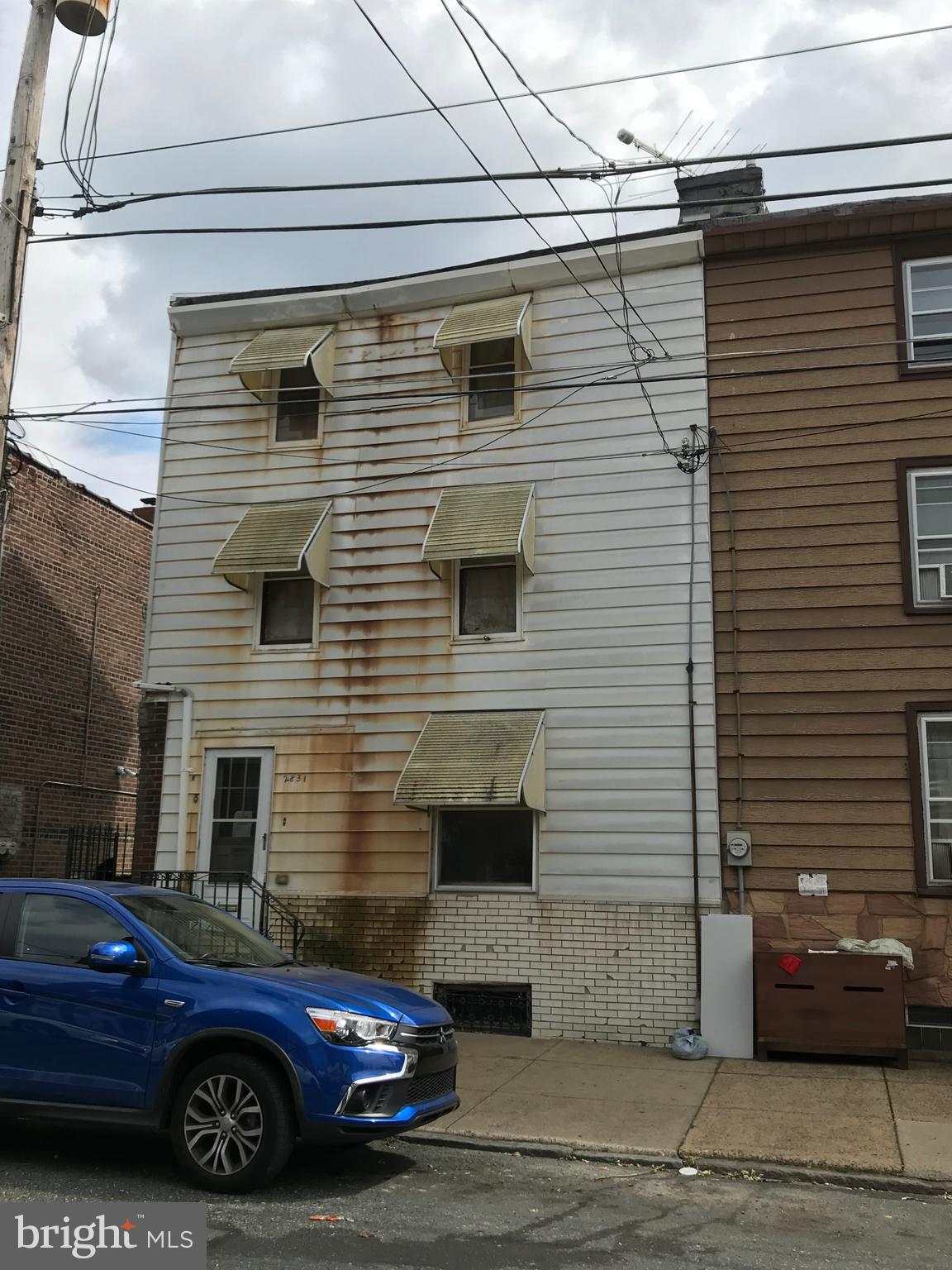 ATTN INVESTORS & Builders. Large 20x120 lot with old dilapidated house.  This lot goes street to street (Belgrade to Livingston). This lot could possibly be subdivided into 2 building lots.  GREAT OPPORTUNITY!  The house is in very poor condition. Be careful and enter at your own risk.