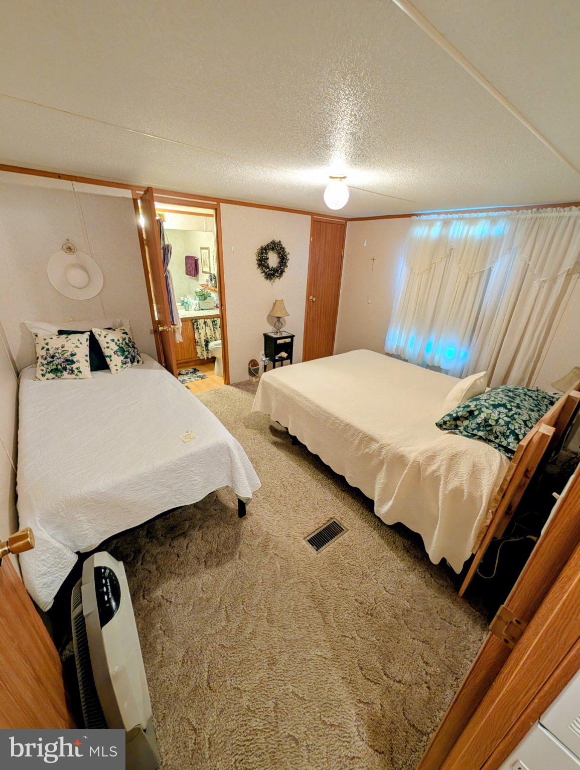 WOODS EDGE MHP - Residential
