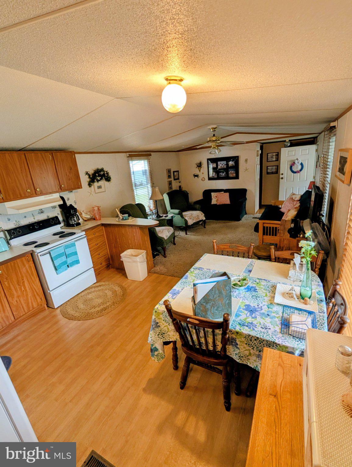 WOODS EDGE MHP - Residential