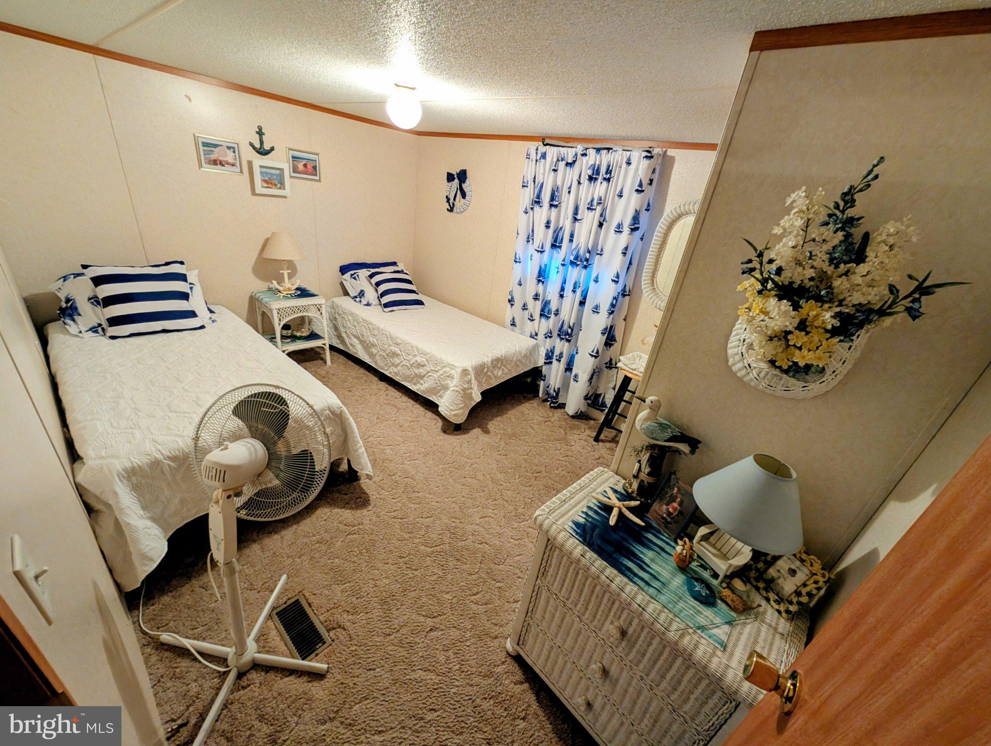 WOODS EDGE MHP - Residential