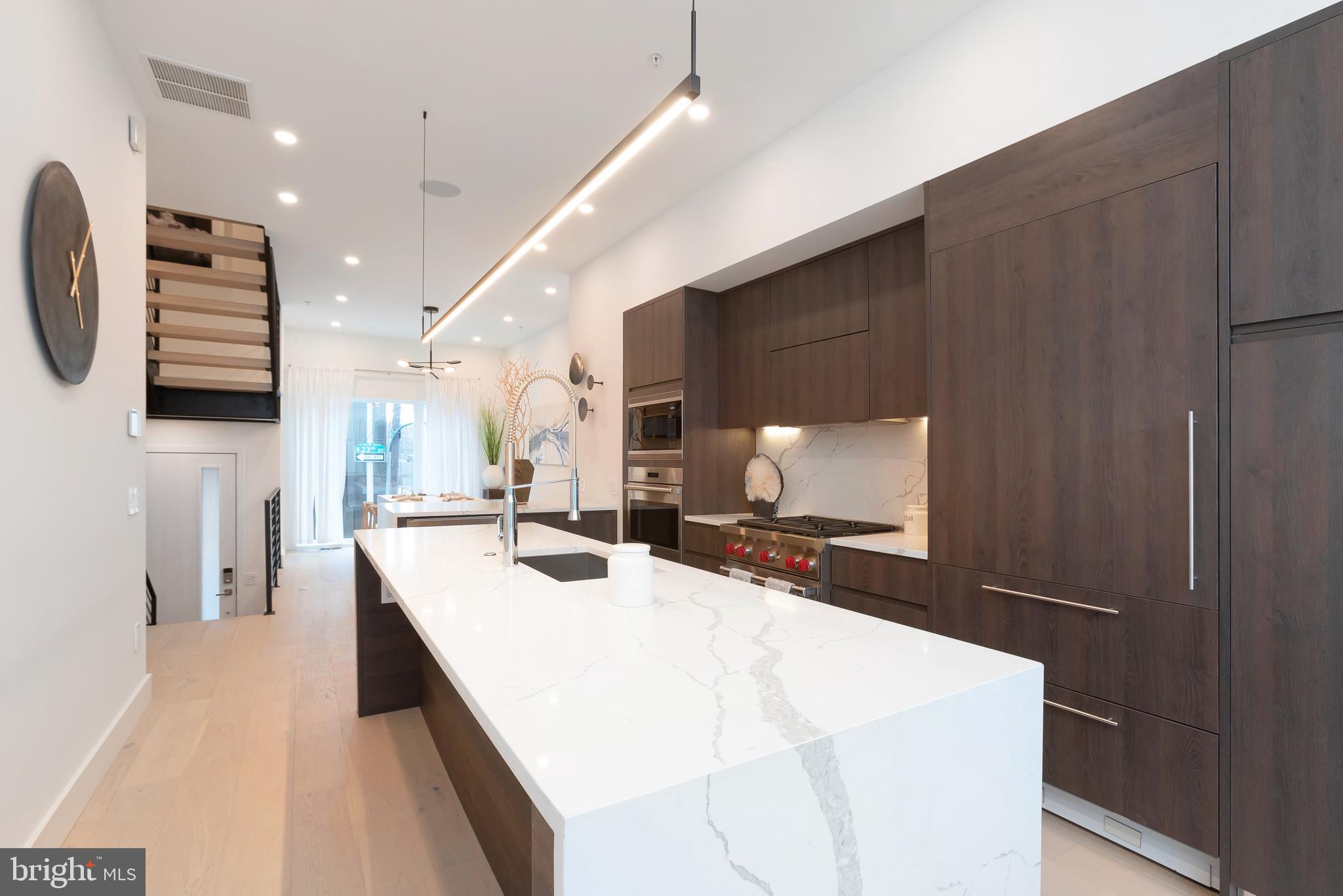 LOGAN SQUARE - Residential
