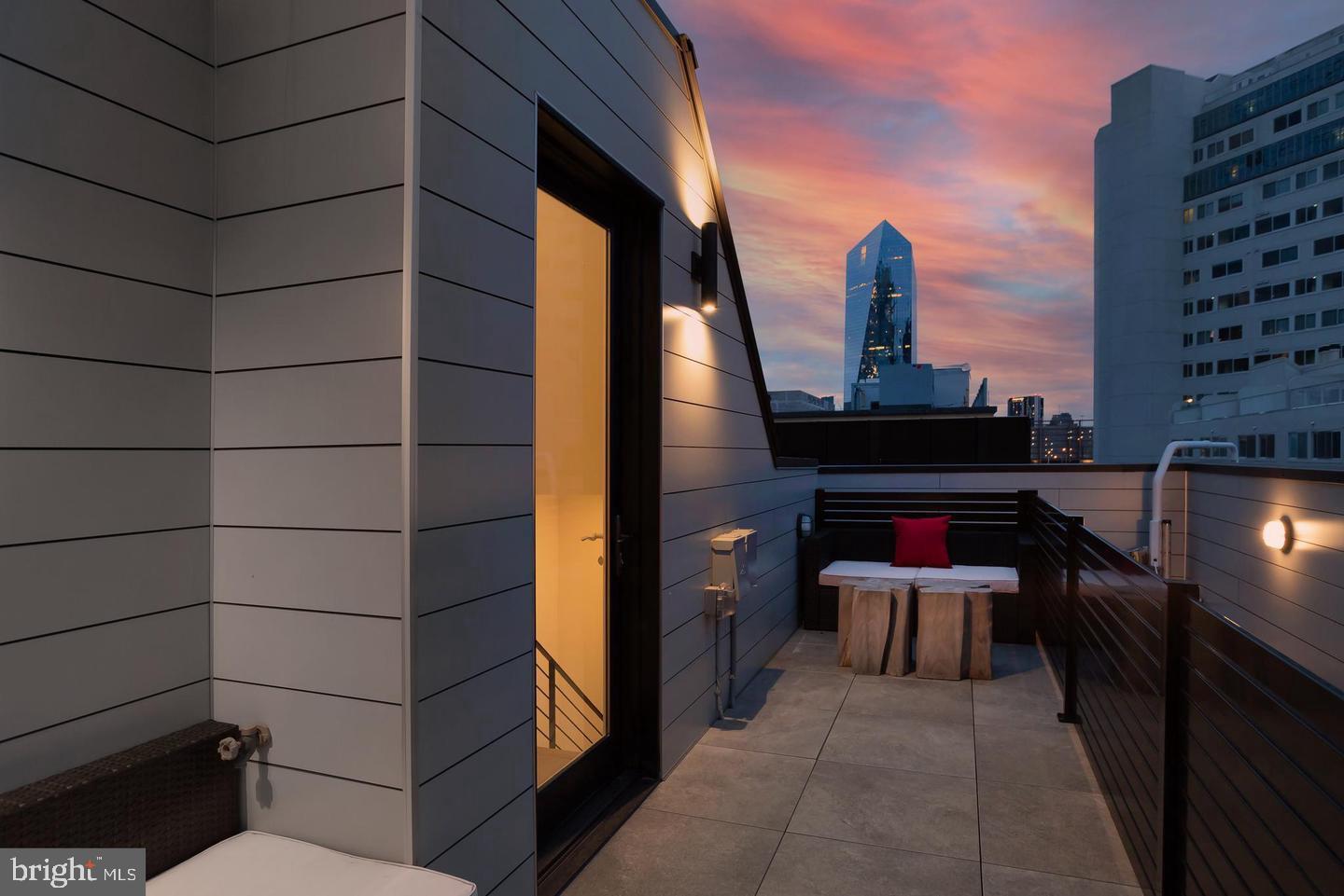 LOGAN SQUARE - Residential