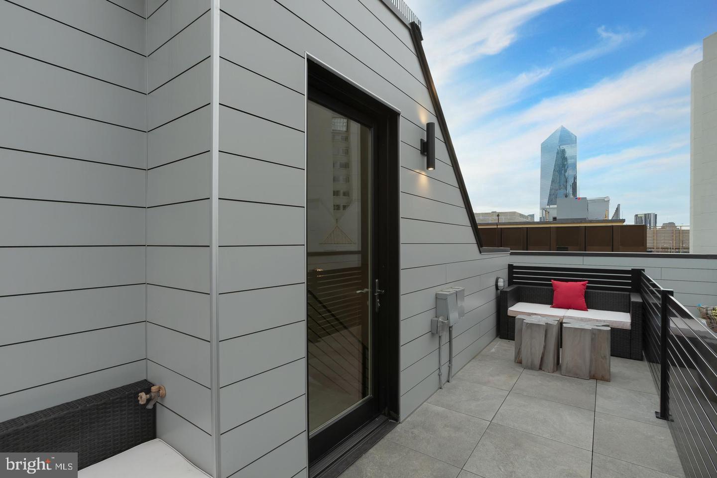 LOGAN SQUARE - Residential