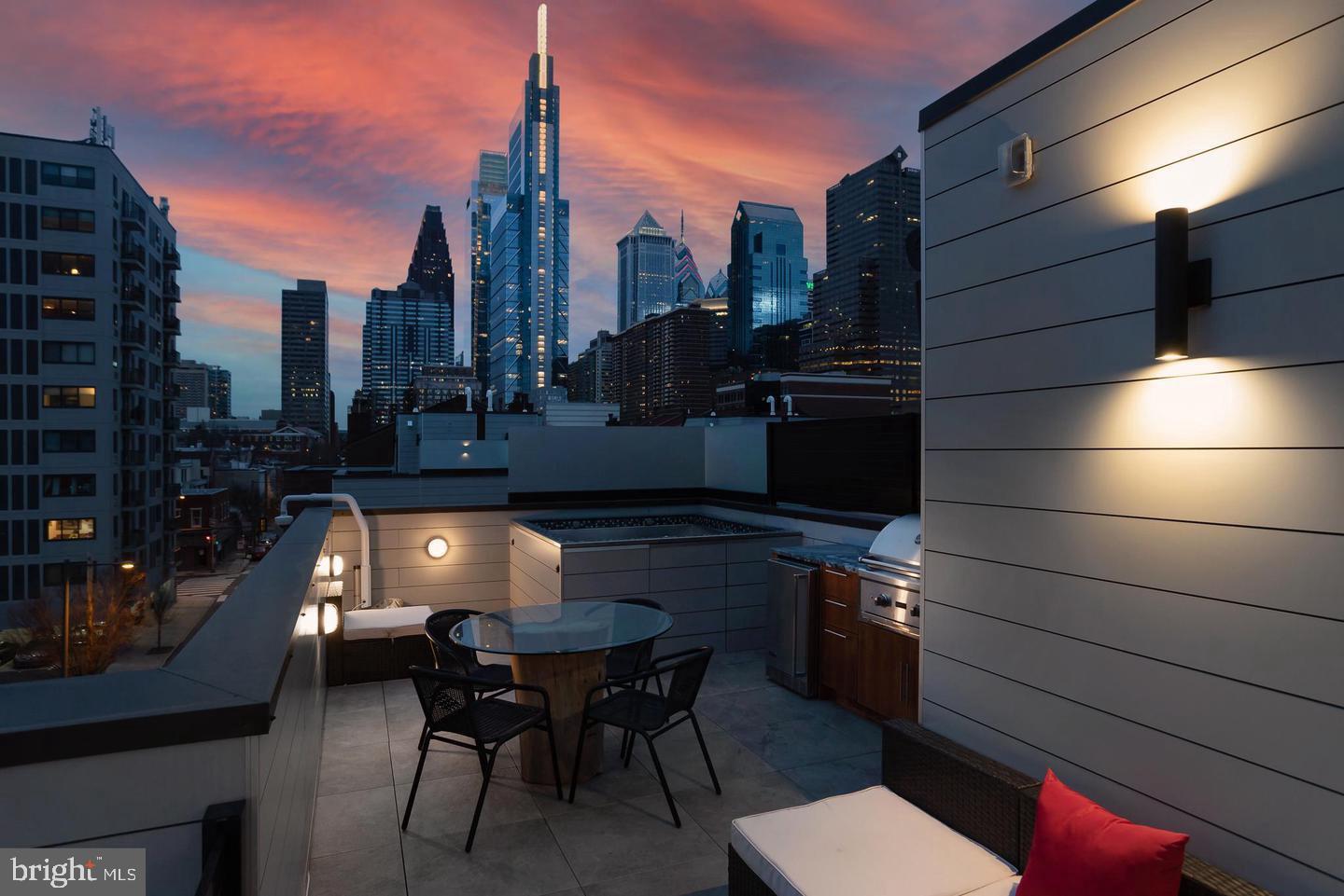 LOGAN SQUARE - Residential