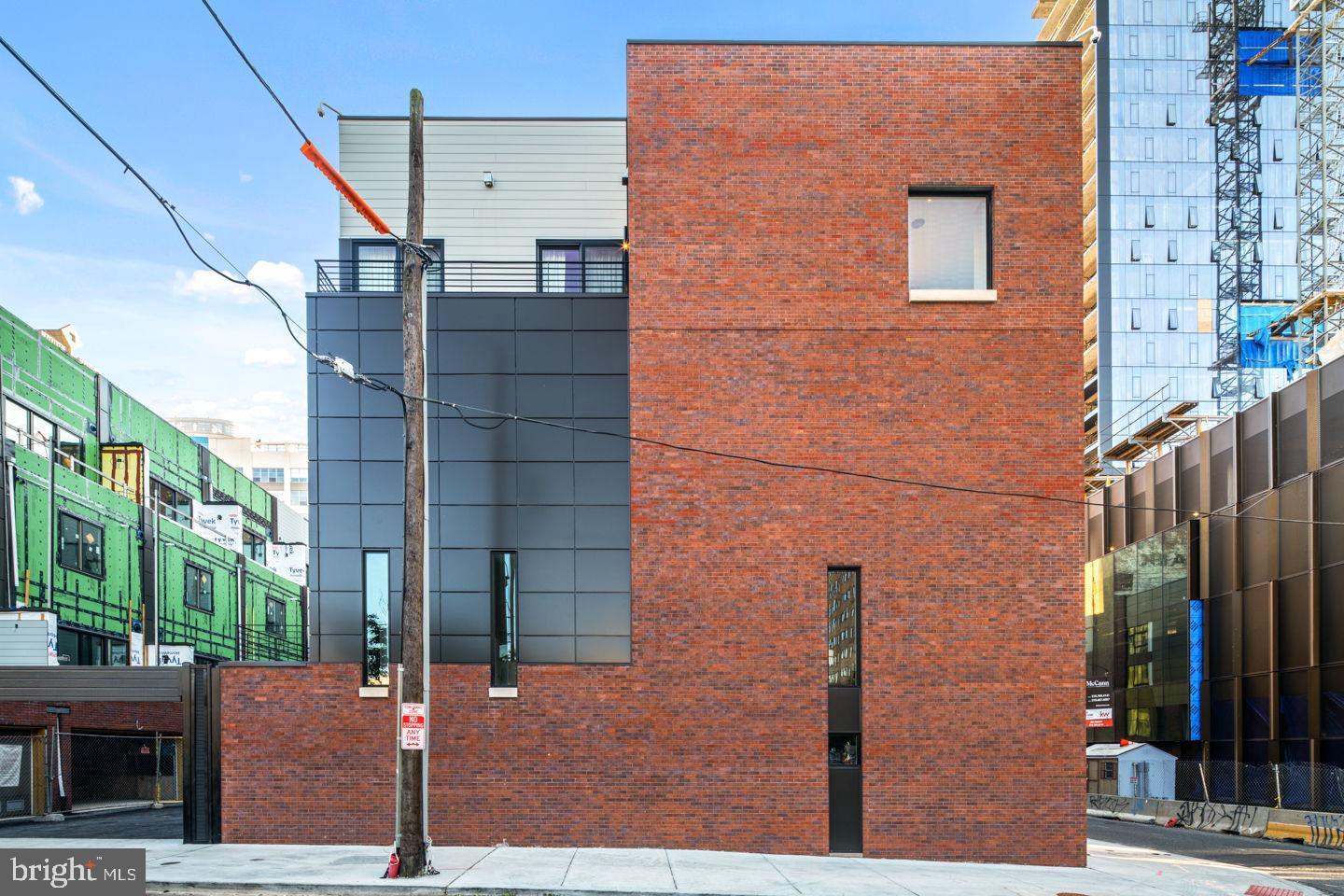 LOGAN SQUARE - Residential