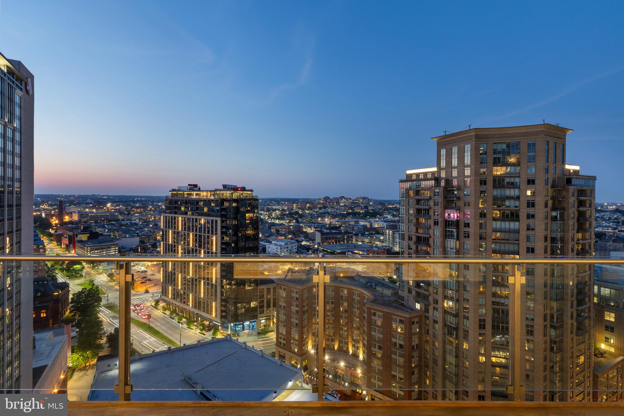 FOUR SEASONS PRIVATE RESIDENCES - Residential