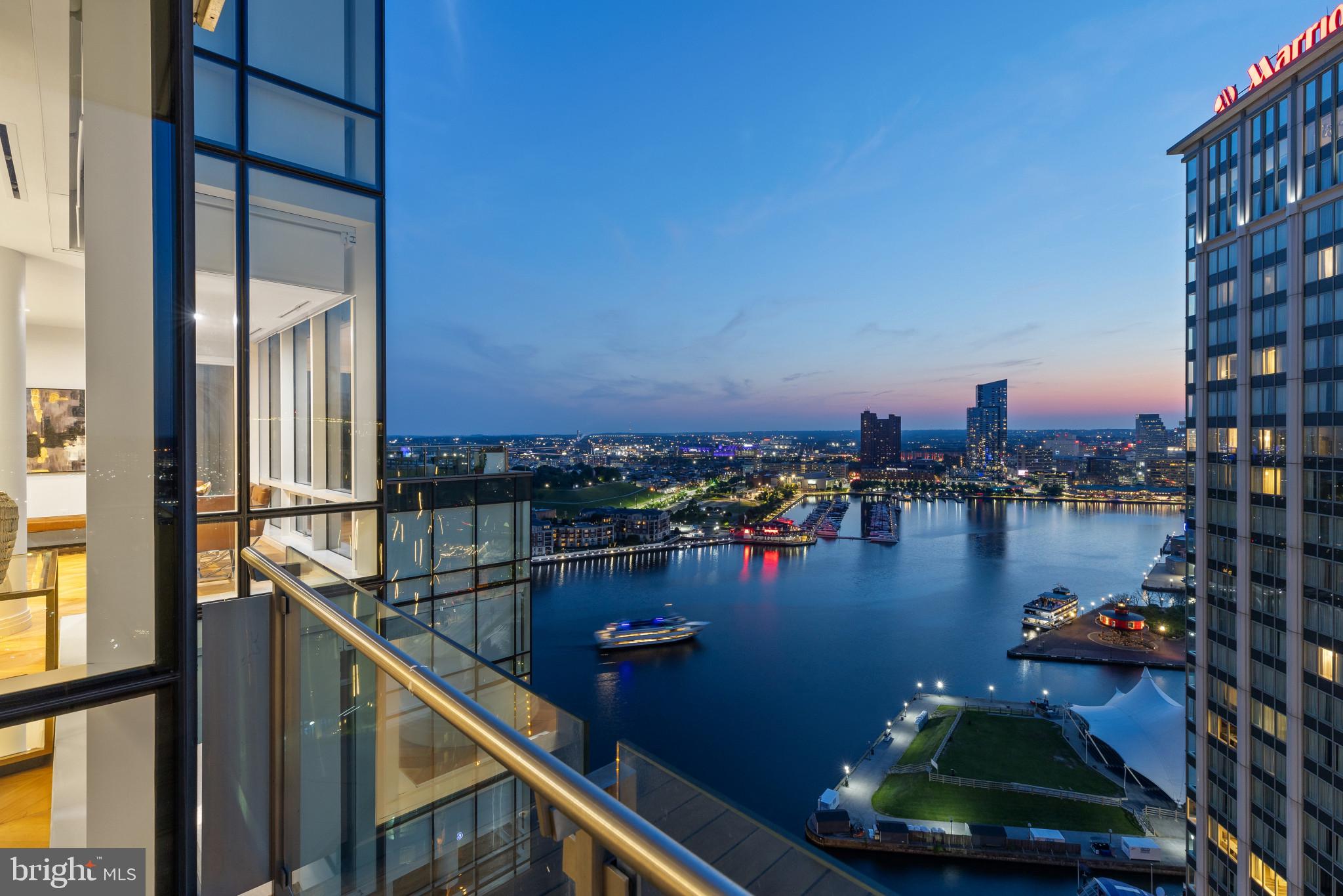 FOUR SEASONS PRIVATE RESIDENCES - Residential