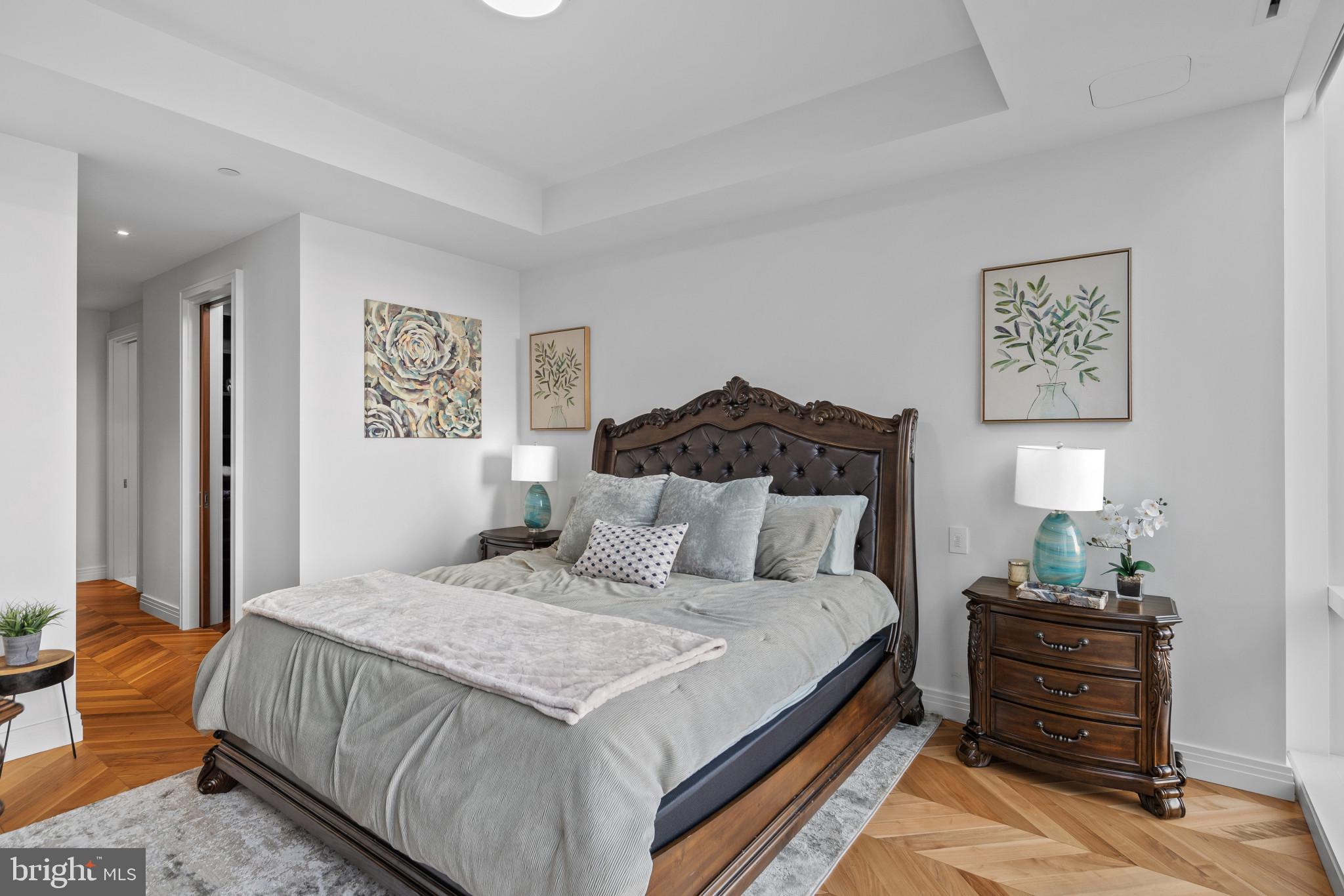 FOUR SEASONS PRIVATE RESIDENCES - Residential