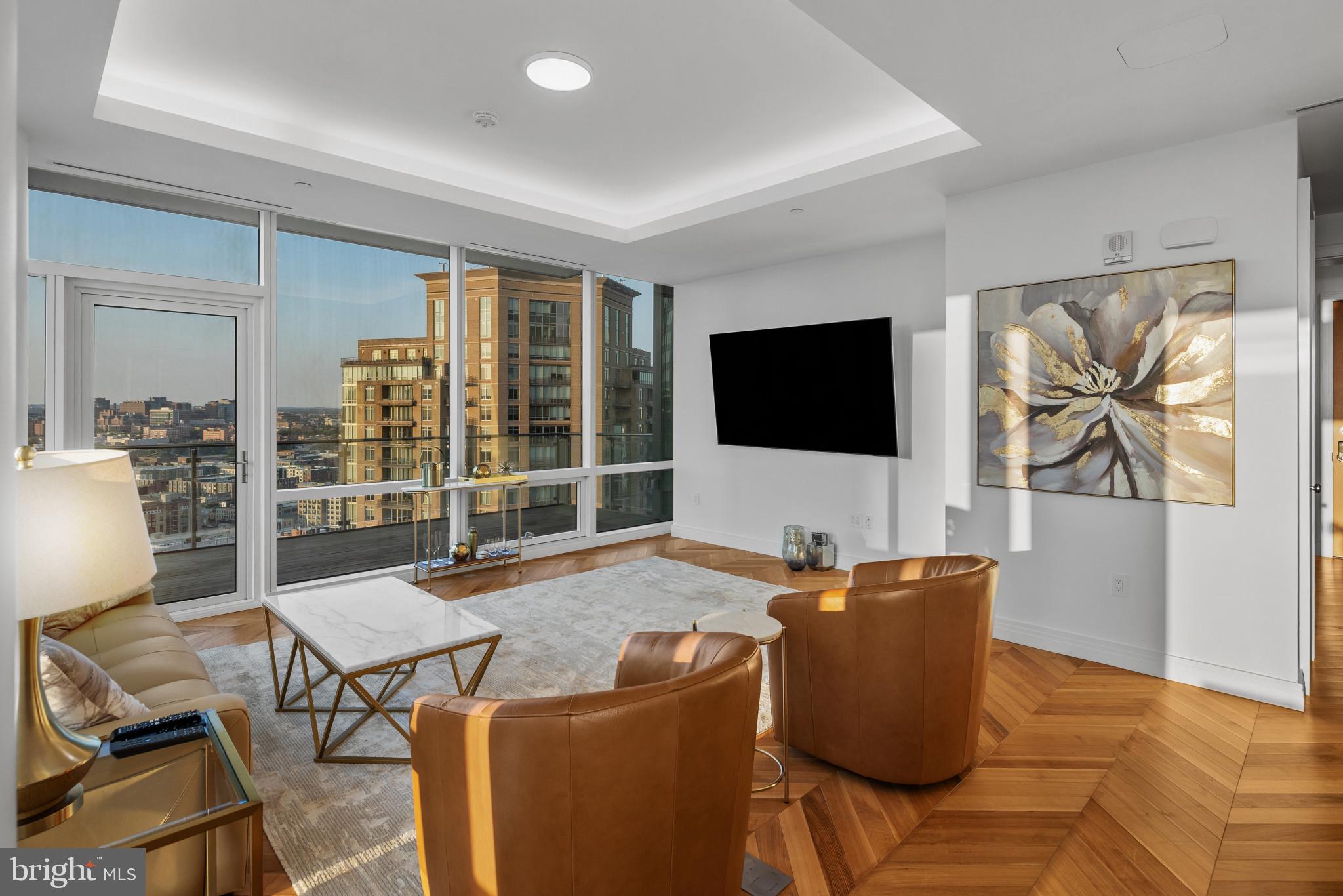 FOUR SEASONS PRIVATE RESIDENCES - Residential
