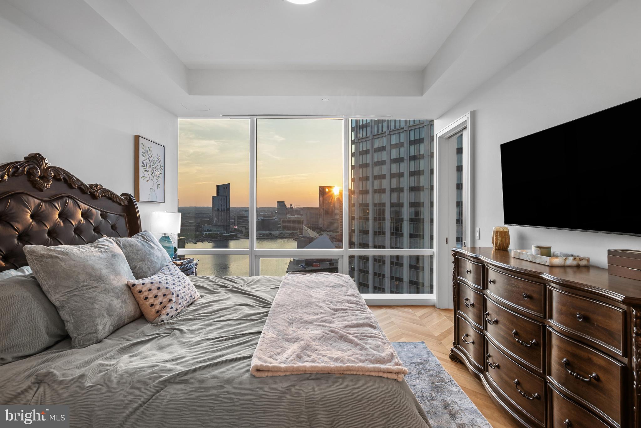 FOUR SEASONS PRIVATE RESIDENCES - Residential