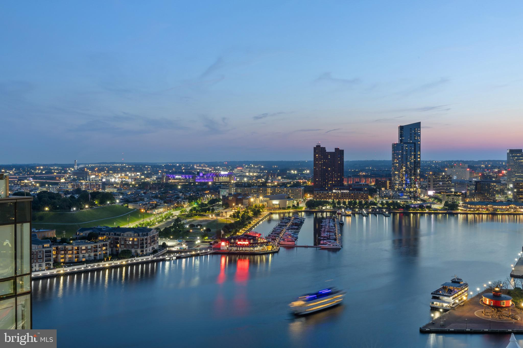 FOUR SEASONS PRIVATE RESIDENCES - Residential