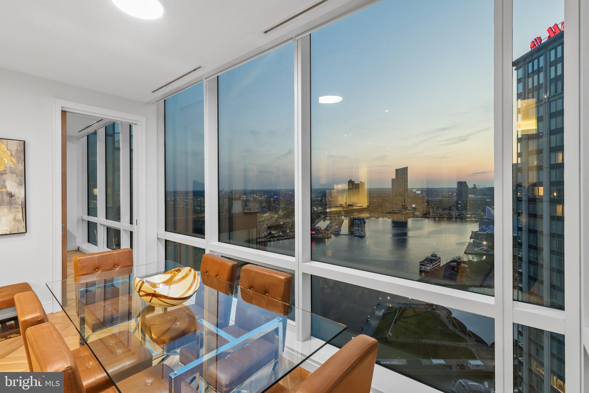 FOUR SEASONS PRIVATE RESIDENCES - Residential