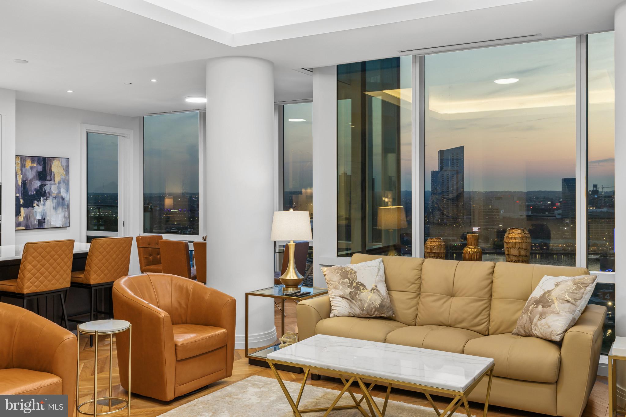 FOUR SEASONS PRIVATE RESIDENCES - Residential