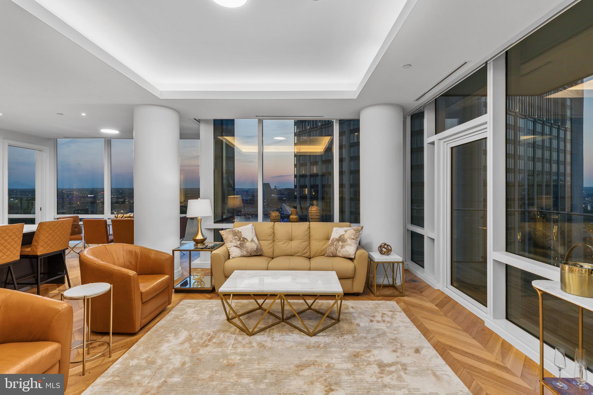 FOUR SEASONS PRIVATE RESIDENCES - Residential