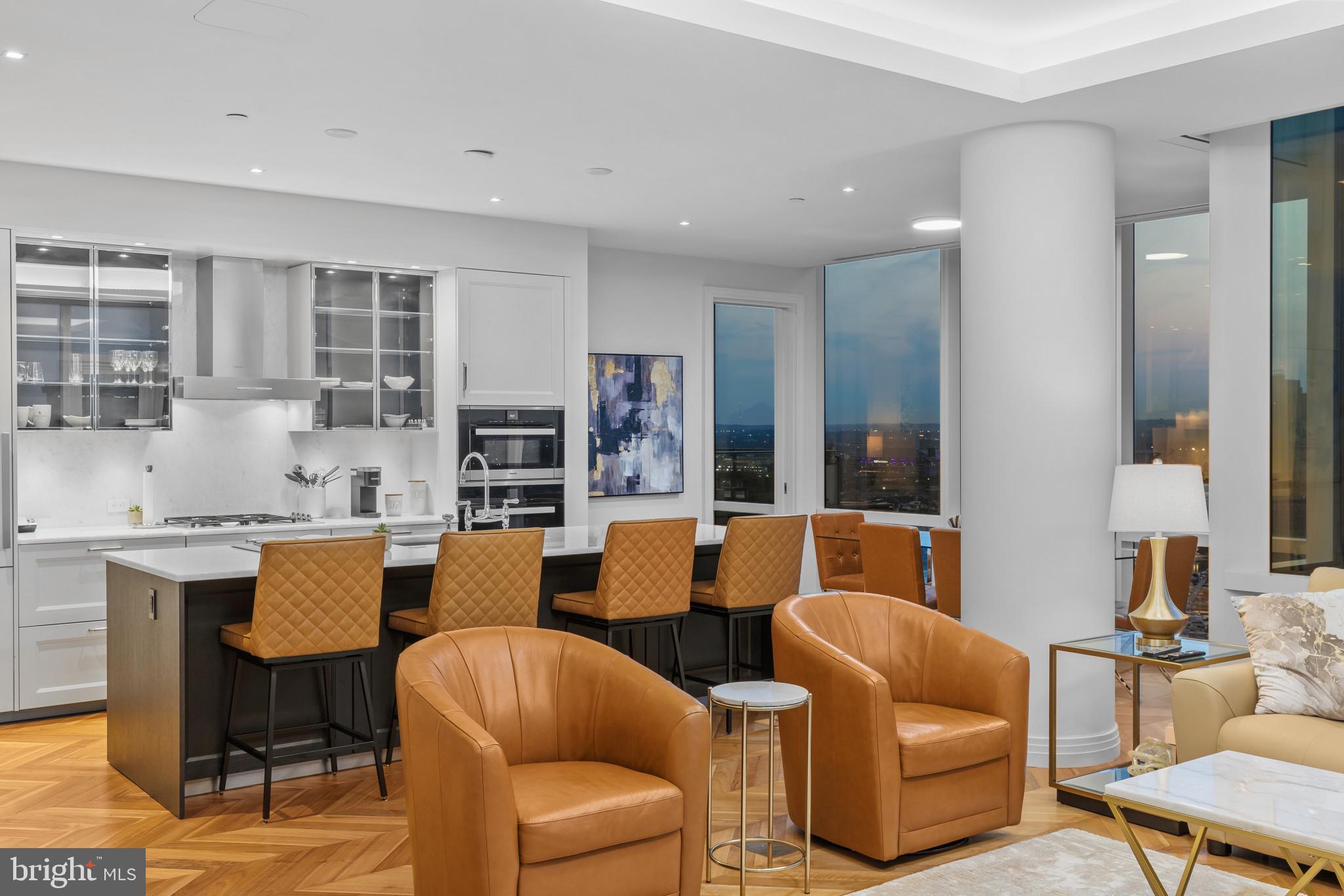 FOUR SEASONS PRIVATE RESIDENCES - Residential