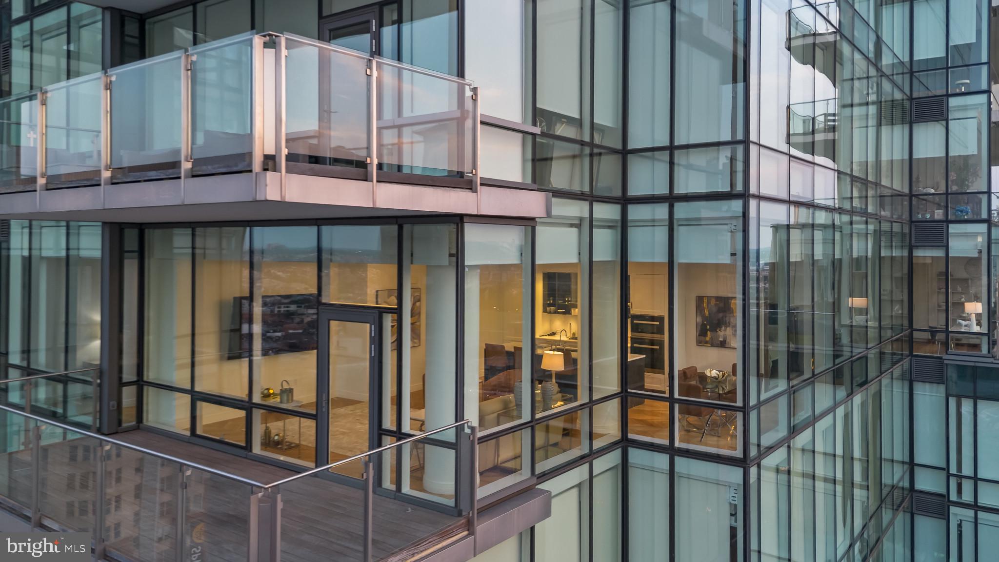 FOUR SEASONS PRIVATE RESIDENCES - Residential