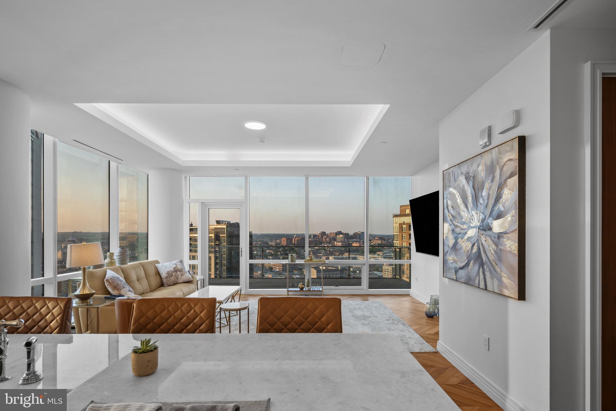 FOUR SEASONS PRIVATE RESIDENCES - Residential