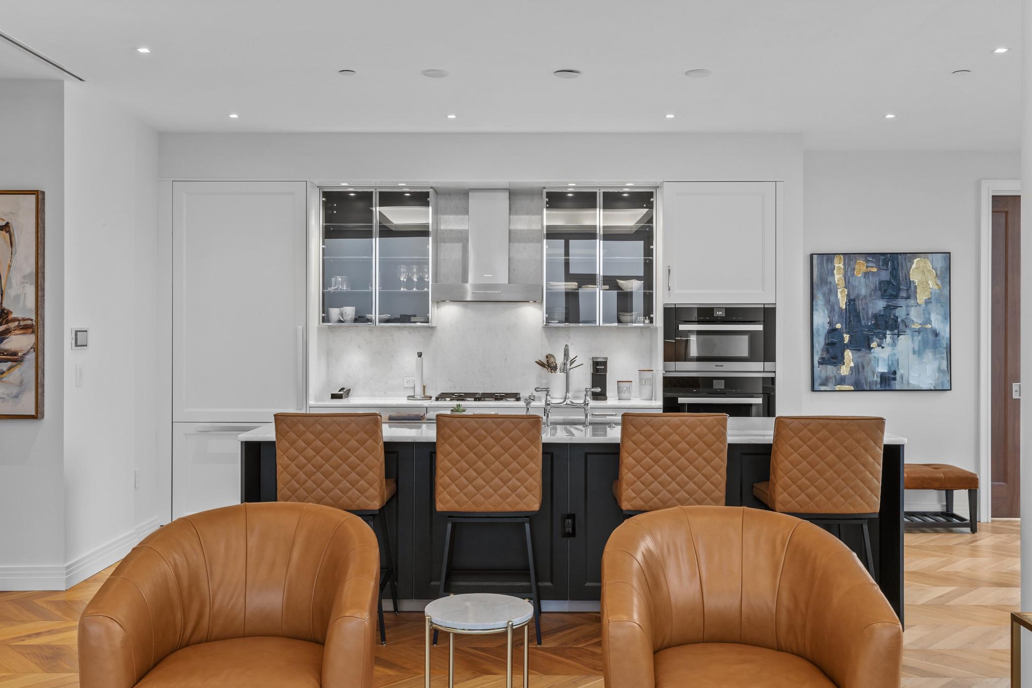 FOUR SEASONS PRIVATE RESIDENCES - Residential