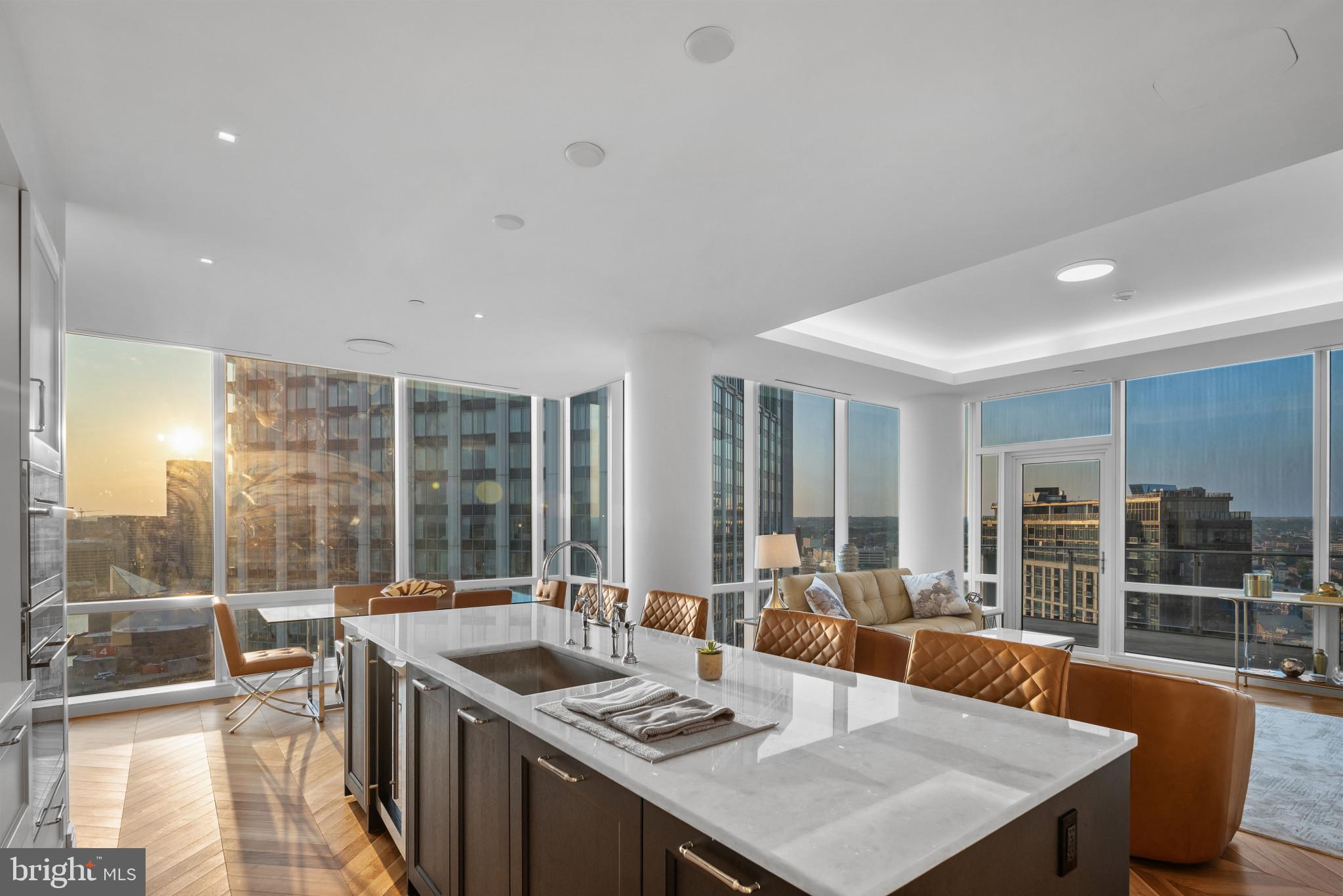FOUR SEASONS PRIVATE RESIDENCES - Residential