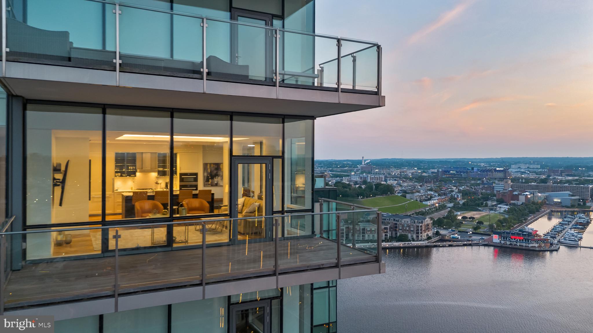 FOUR SEASONS PRIVATE RESIDENCES - Residential