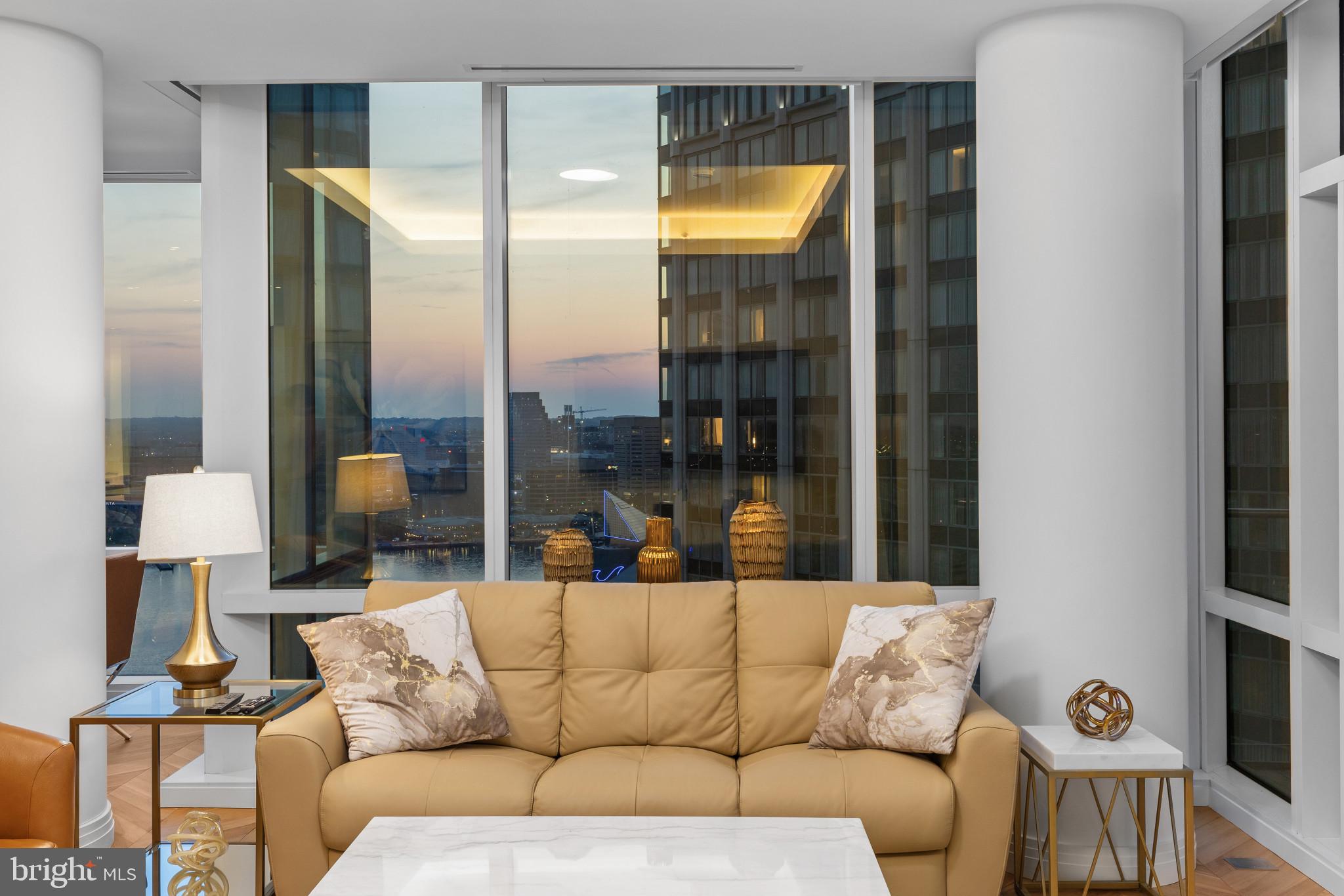 FOUR SEASONS PRIVATE RESIDENCES - Residential