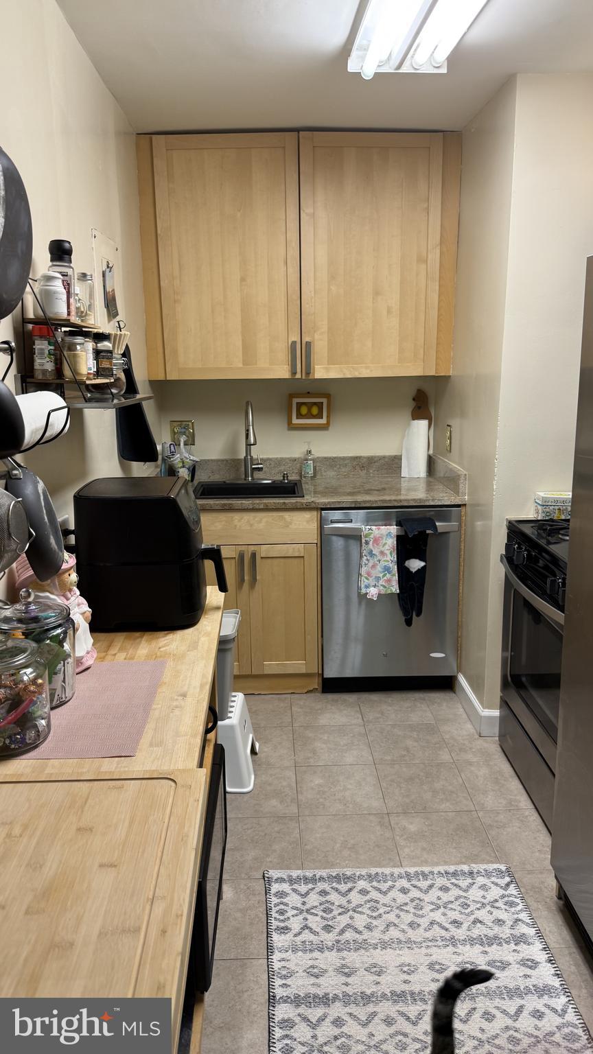 HARTFORD THAYER CONDOMINIUM APARTMENTS - Residential