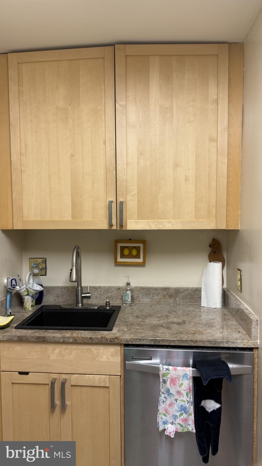 HARTFORD THAYER CONDOMINIUM APARTMENTS - Residential