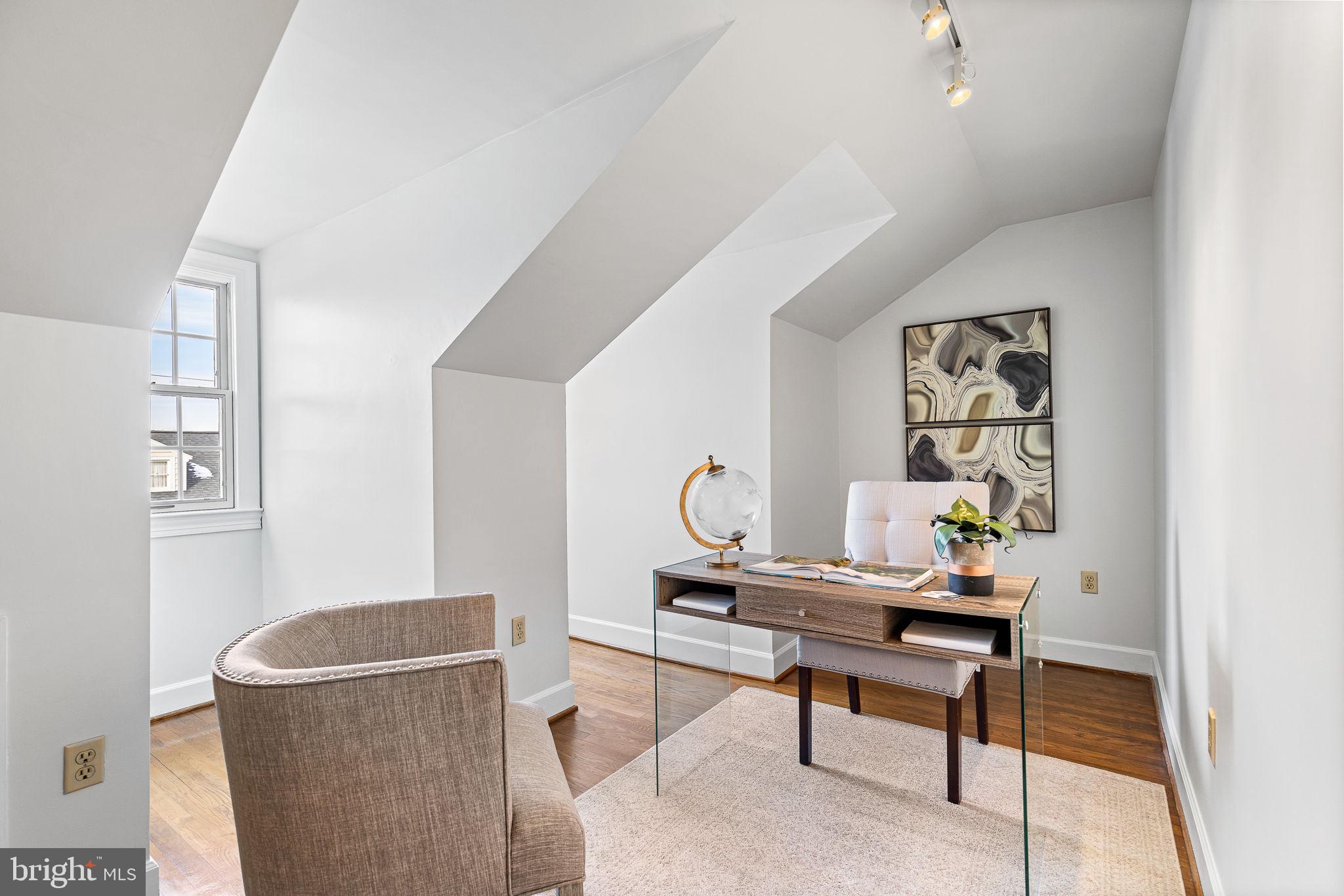 OLD TOWN ALEXANDRIA - Residential