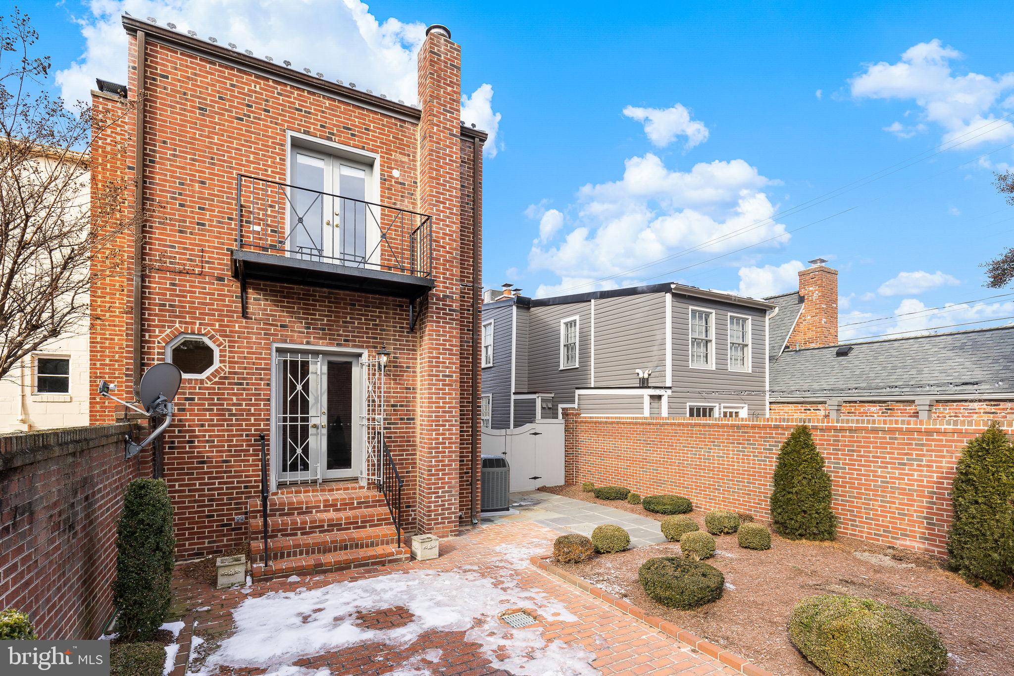 OLD TOWN ALEXANDRIA - Residential