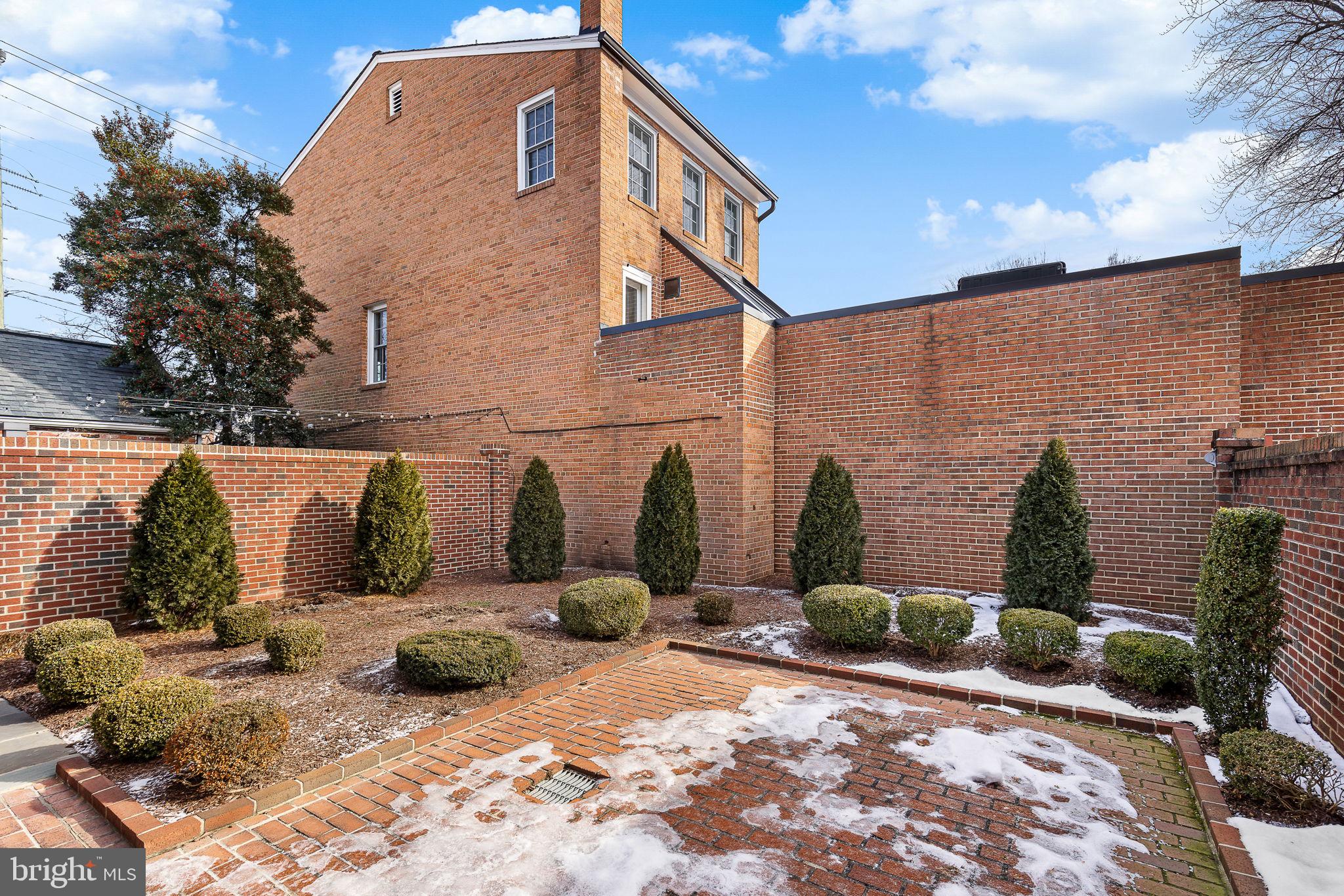 OLD TOWN ALEXANDRIA - Residential