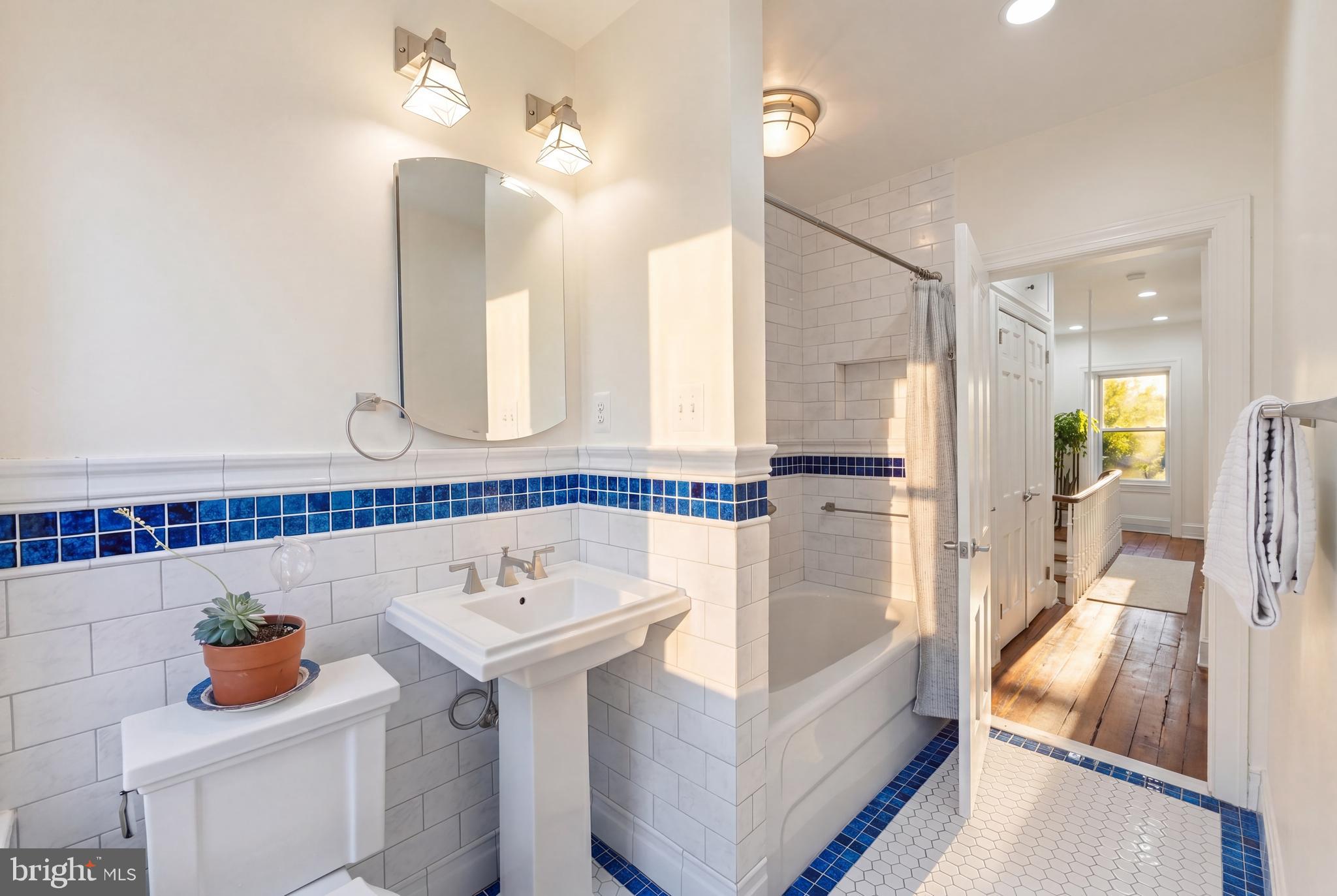 CAPITOL HILL - Residential