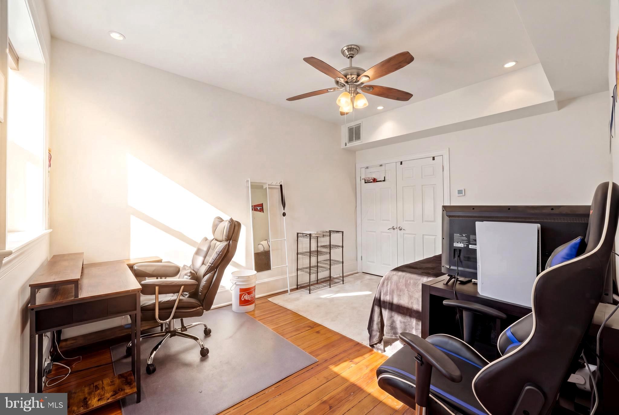 CAPITOL HILL - Residential