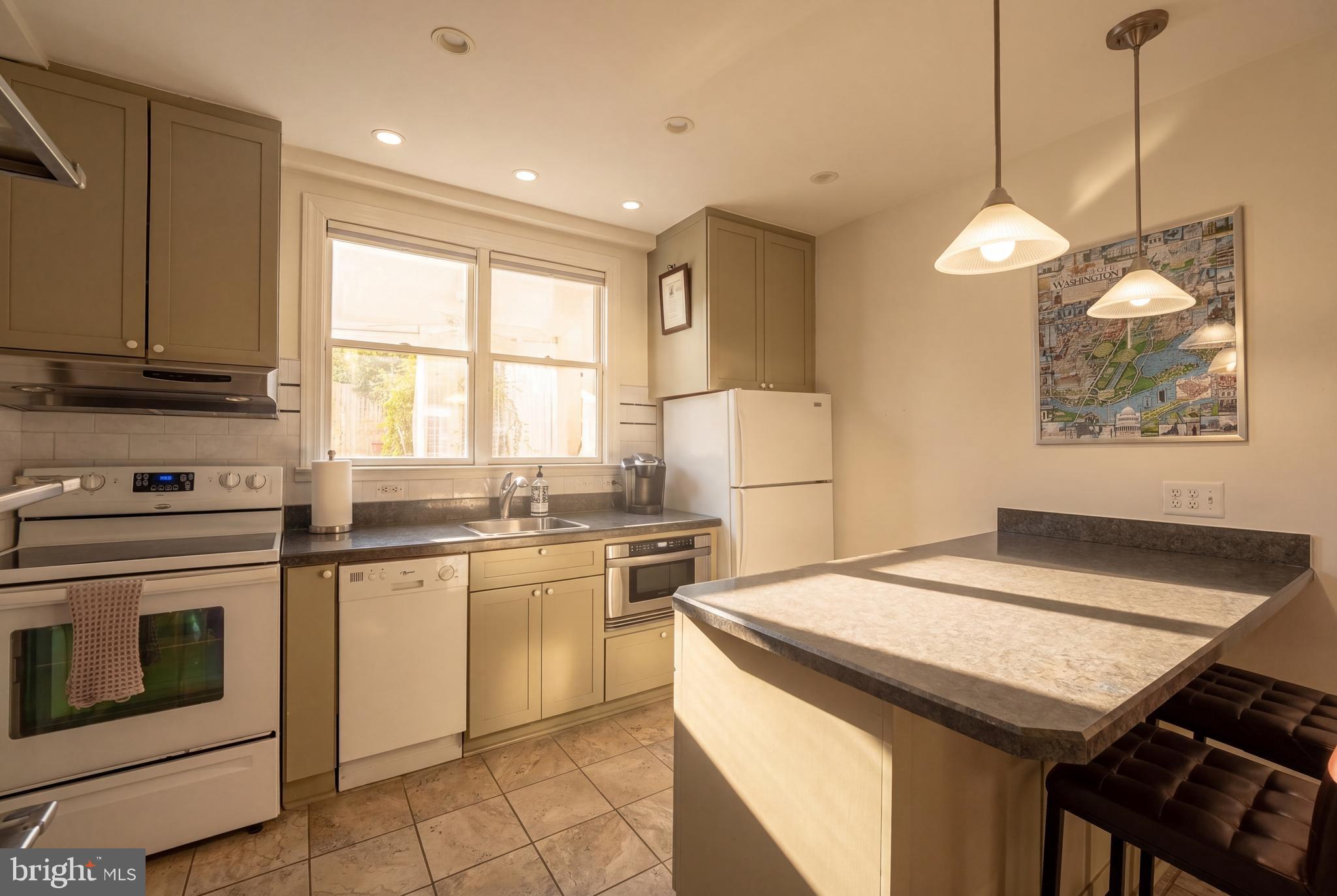 CAPITOL HILL - Residential