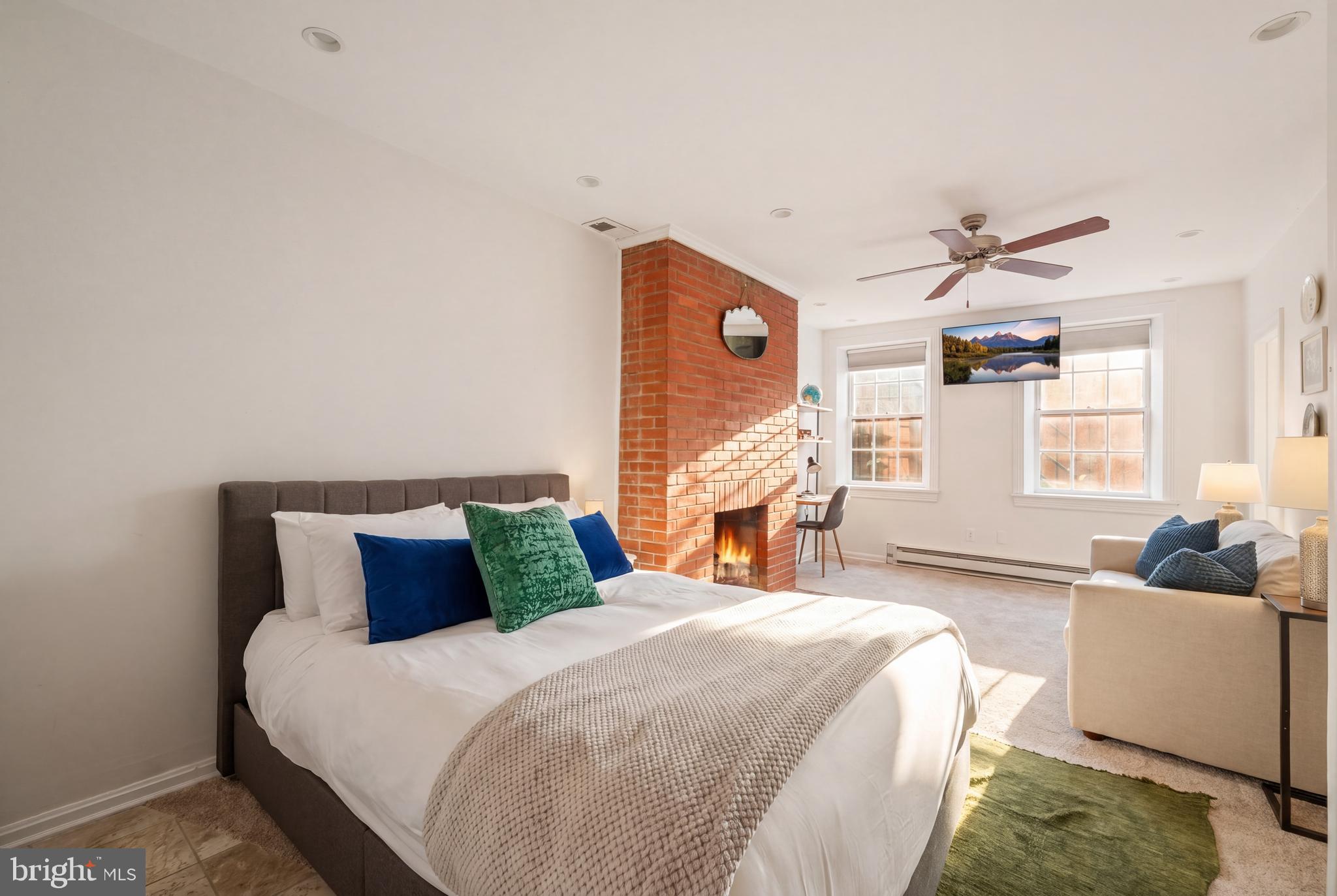 CAPITOL HILL - Residential